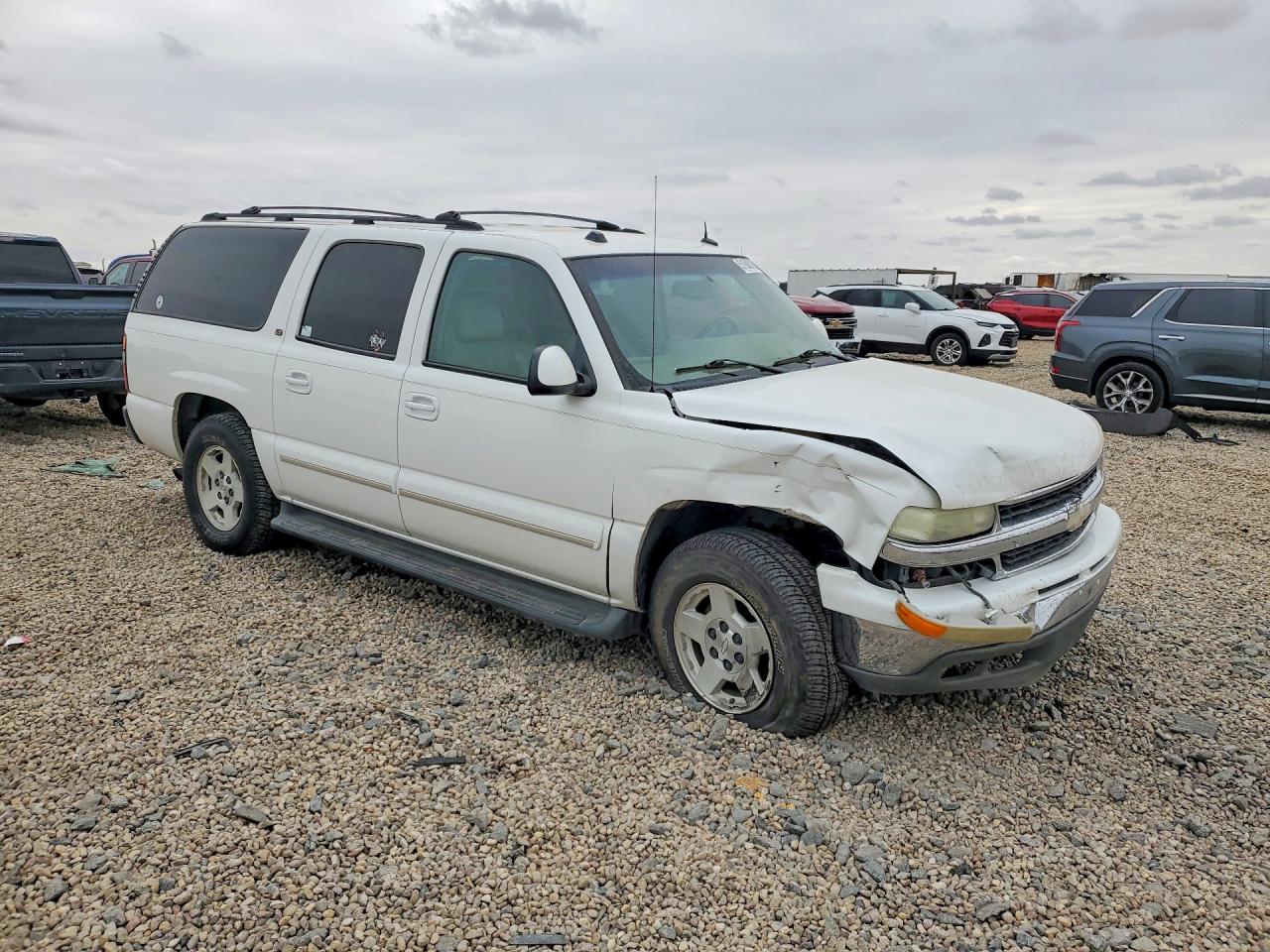 2004 Chevrolet Suburban C1500 White vin: 3GNEC16Z34G155787