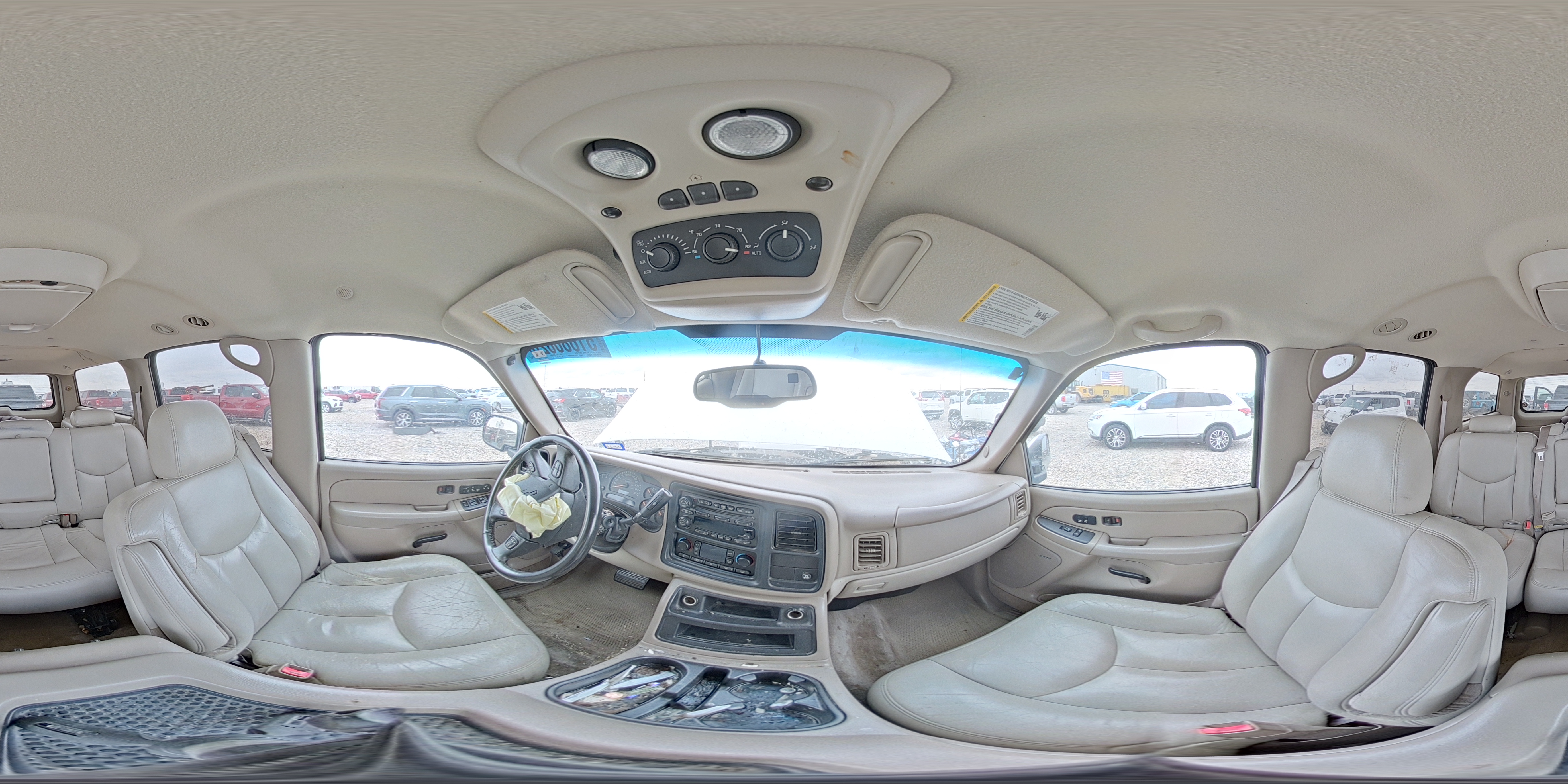 2004 Chevrolet Suburban C1500 White vin: 3GNEC16Z34G155787