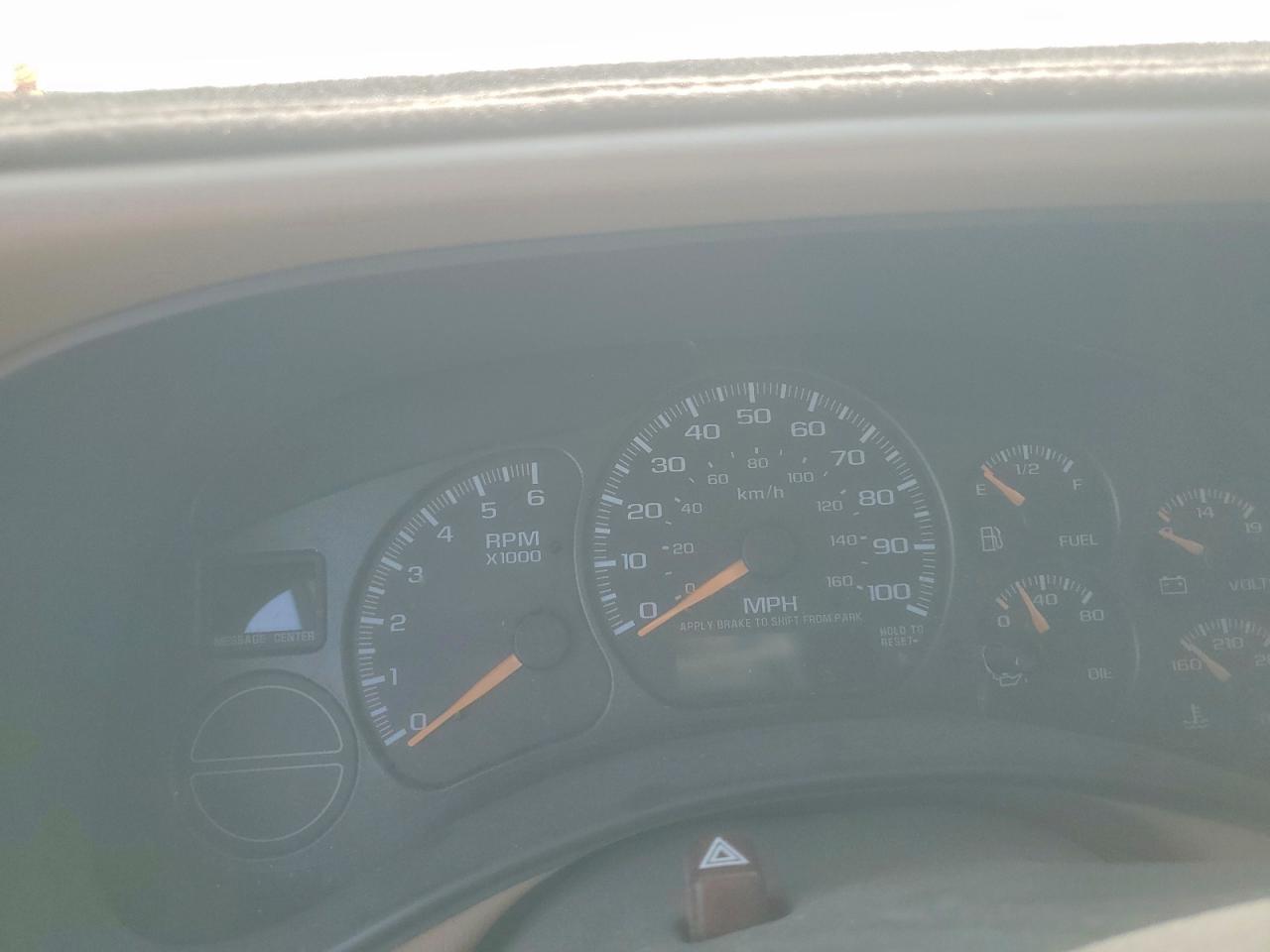 2002 Chevrolet Suburban C1500 Red vin: 3GNEC16Z42G324468