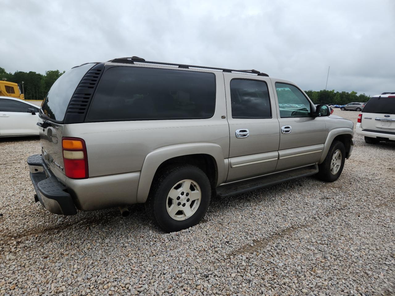2003 Chevrolet Suburban C1500 Gold vin: 3GNEC16Z43G286368