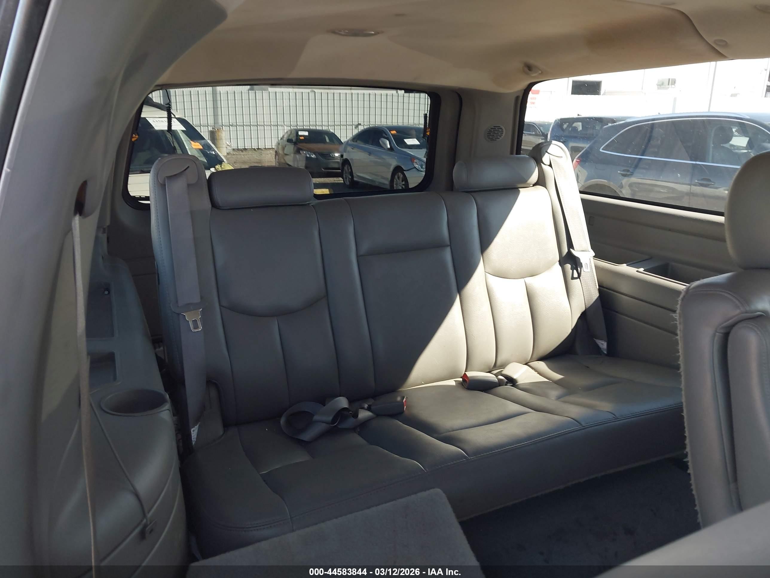 2005 Chevrolet Suburban 1500 Z71 Серый vin: 3GNEC16Z45G183759