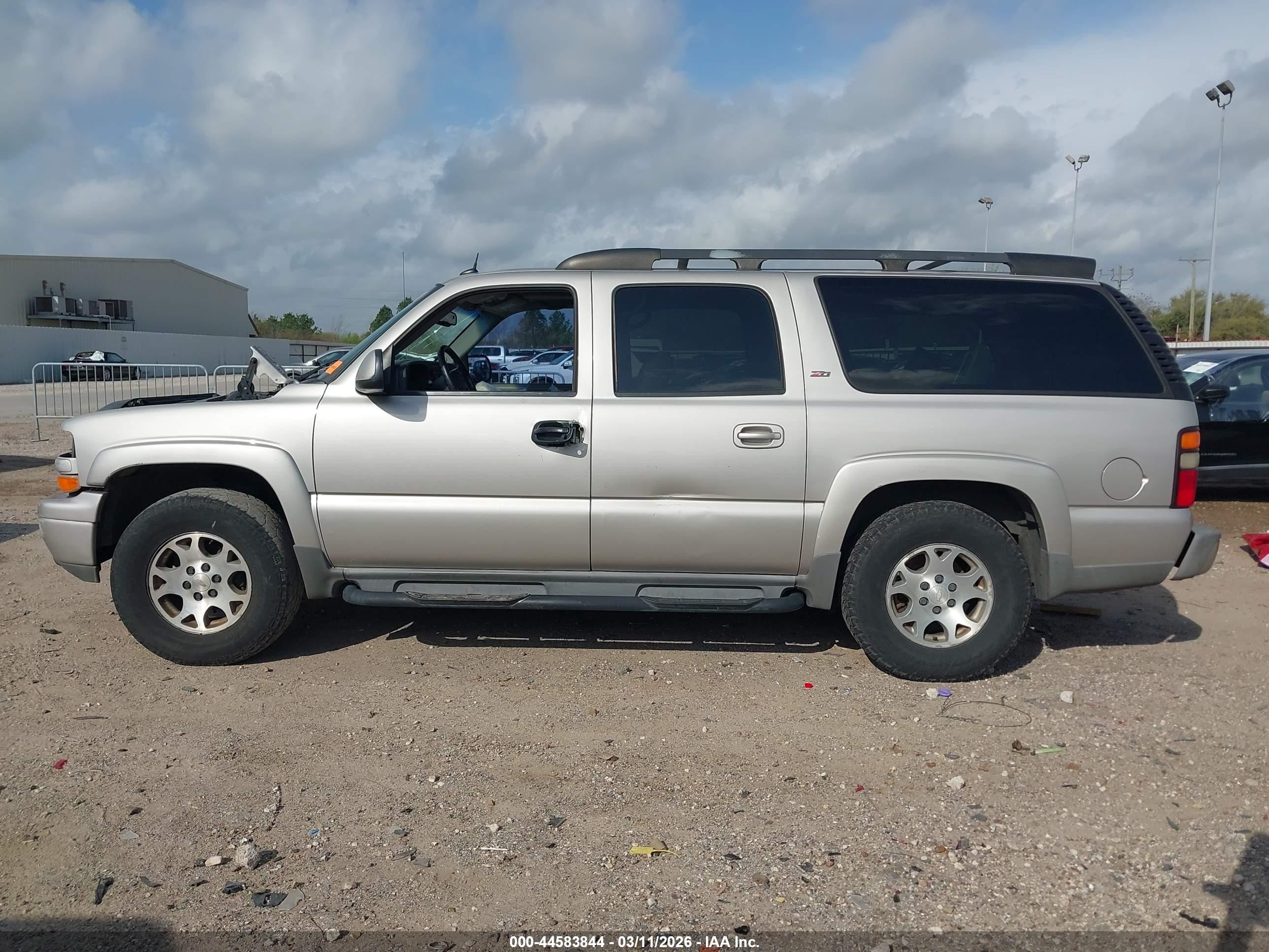 2005 Chevrolet Suburban 1500 Z71 Серый vin: 3GNEC16Z45G183759