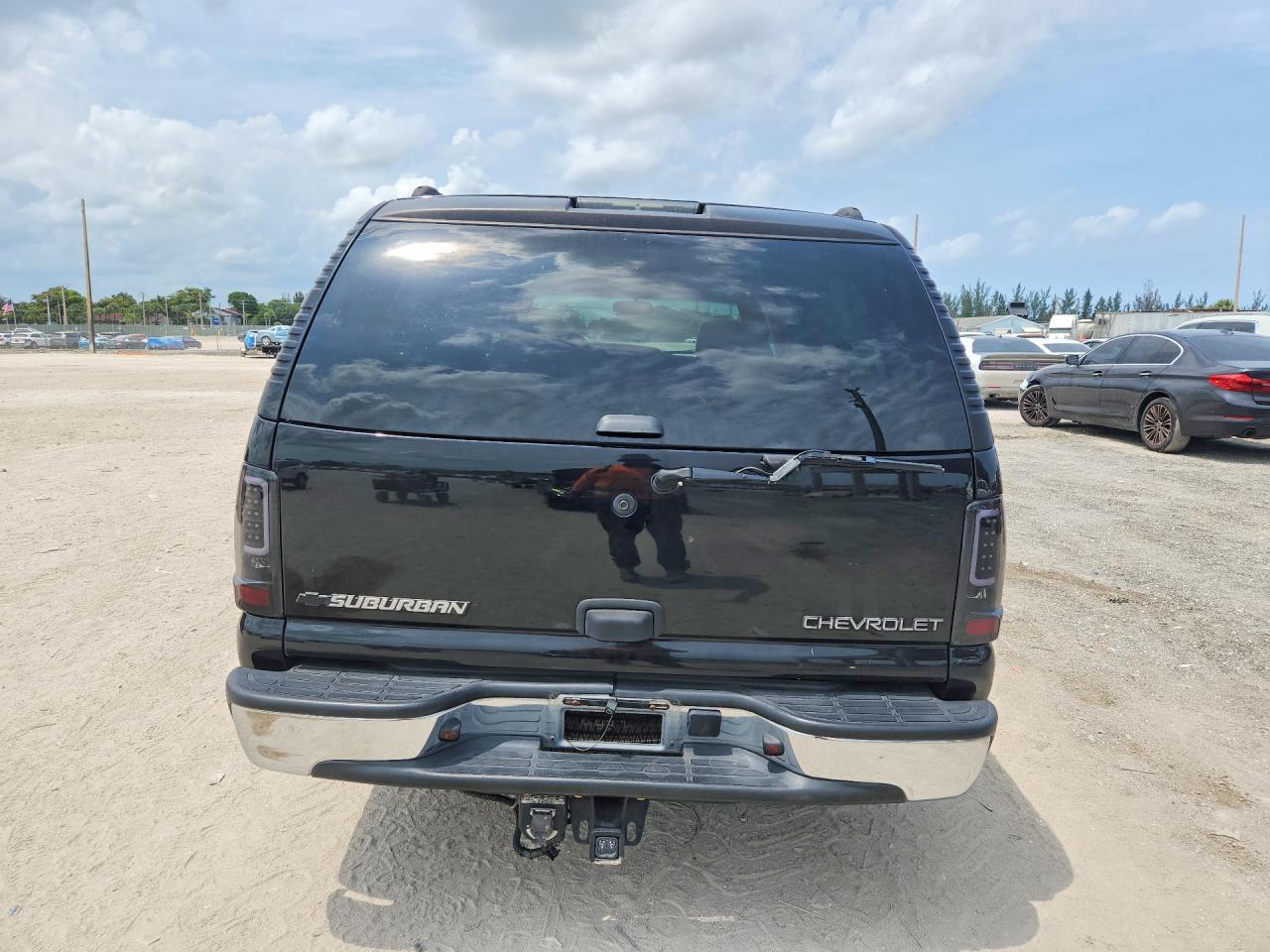 2005 Chevrolet Suburban C1500 Black vin: 3GNEC16Z45G242938