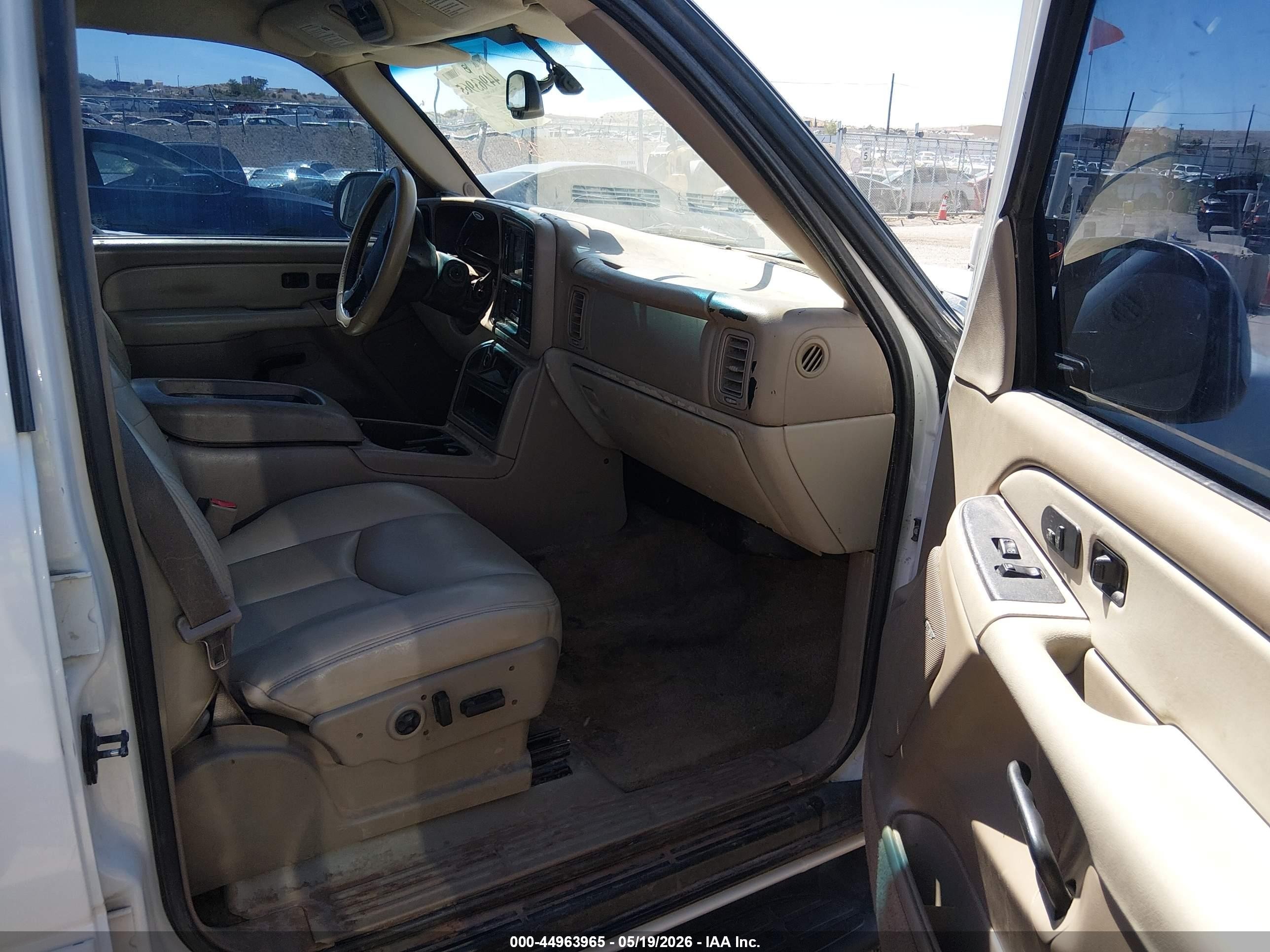 2003 Chevrolet Suburban 1500 Lt White vin: 3GNEC16Z53G242038