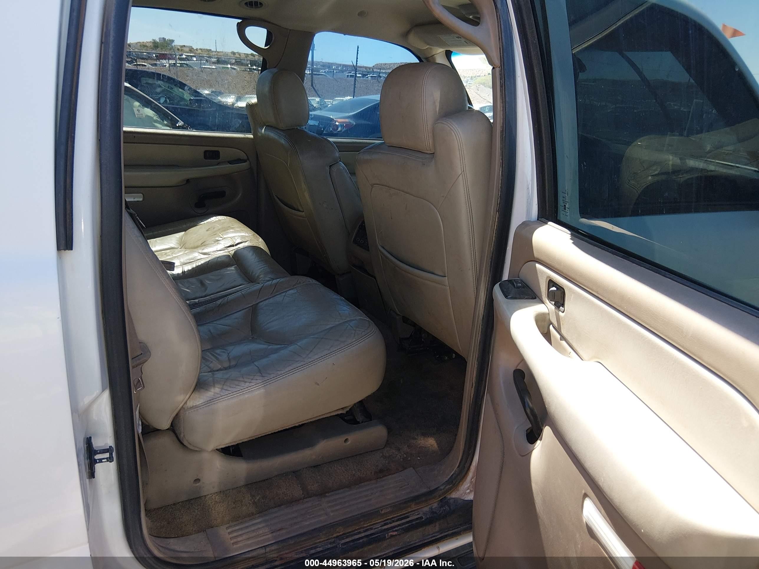 2003 Chevrolet Suburban 1500 Lt White vin: 3GNEC16Z53G242038