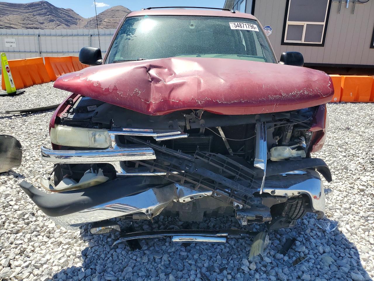 2005 Chevrolet Surburban Burgundy vin: 3GNEC16Z55G251003