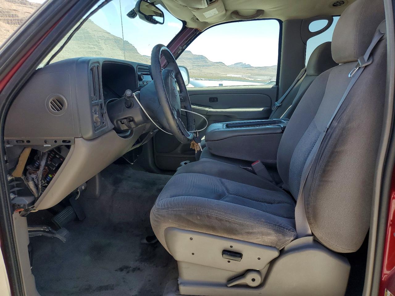 2005 Chevrolet Surburban Burgundy vin: 3GNEC16Z55G251003