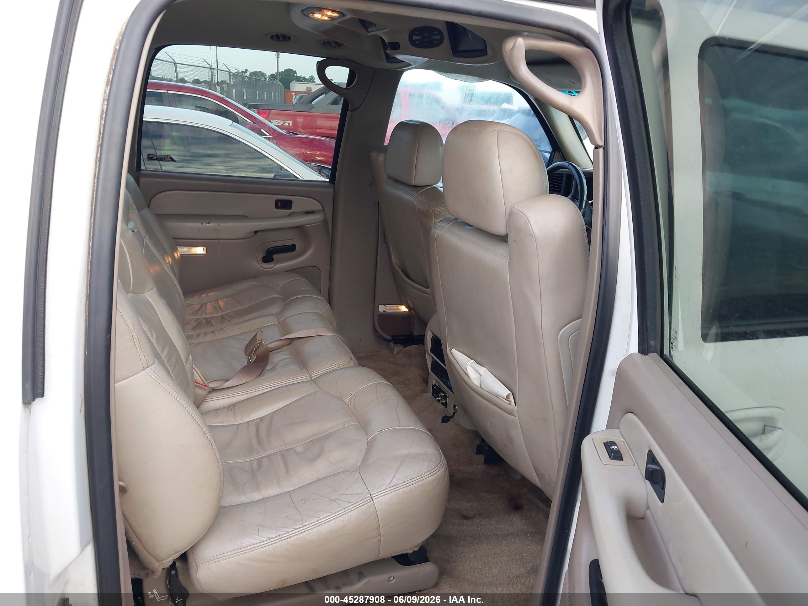 2002 Chevrolet Suburban 1500 Lt White vin: 3GNEC16Z62G202789