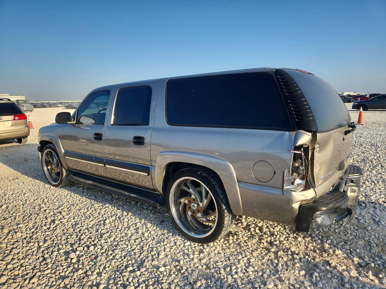 2003 Chevrolet Suburban C1500 Gold vin: 3GNEC16Z63G276652