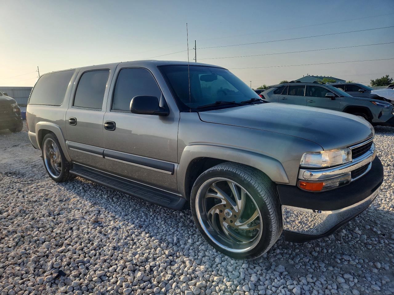 2003 Chevrolet Suburban C1500 Gold vin: 3GNEC16Z63G276652