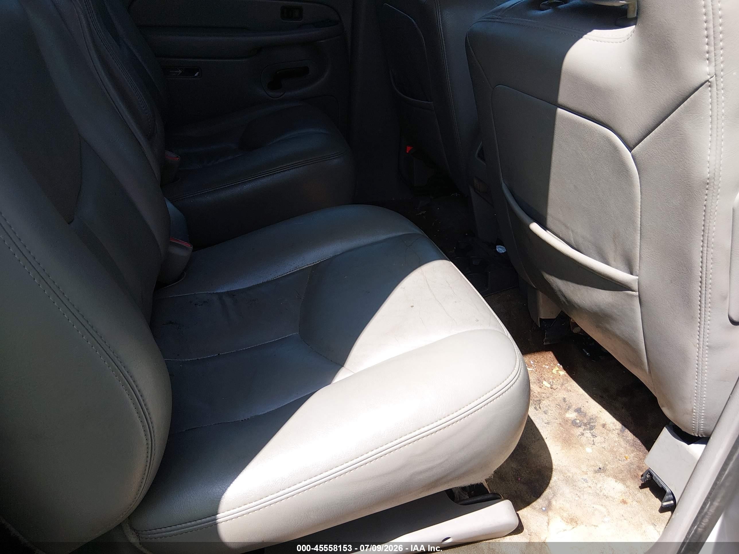 2004 Chevrolet Suburban 1500 Lt White vin: 3GNEC16Z64G292965