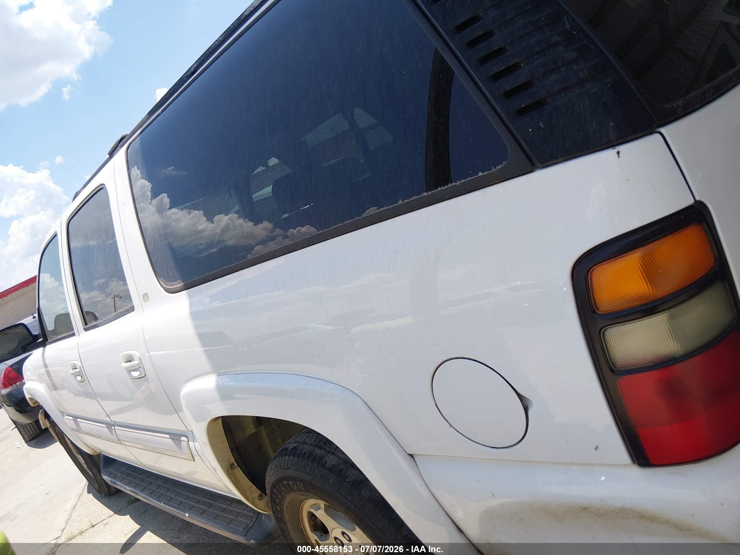 2004 Chevrolet Suburban 1500 Lt White vin: 3GNEC16Z64G292965