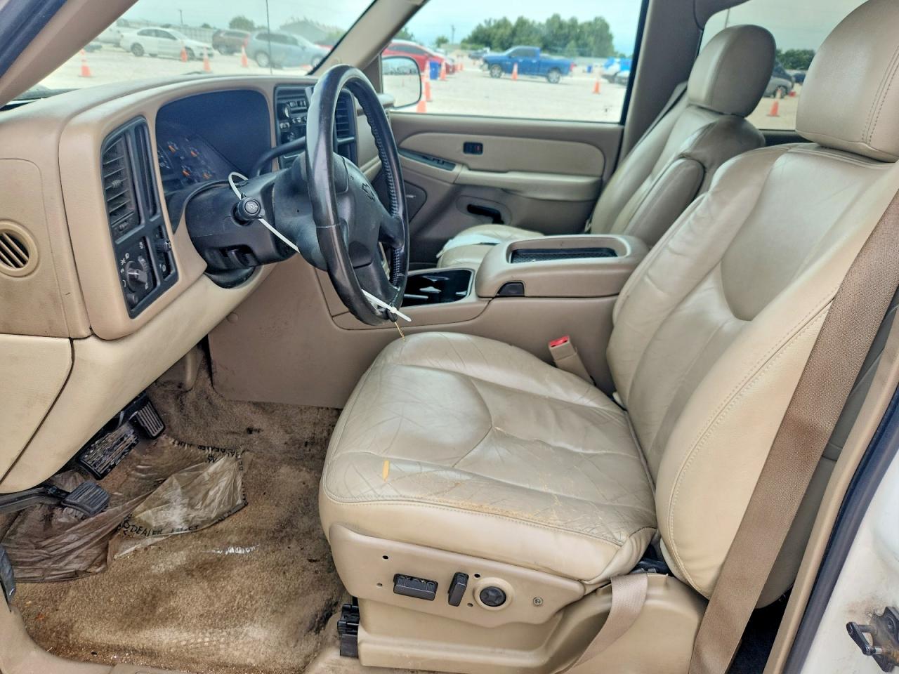 2003 Chevrolet Suburban C1500 White vin: 3GNEC16Z73G208053