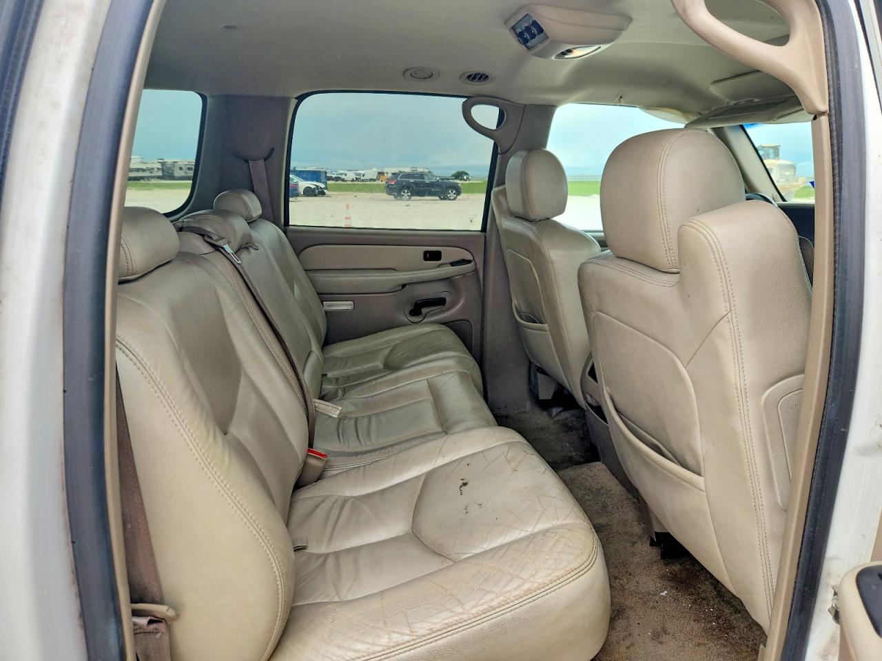2003 Chevrolet Suburban C1500 White vin: 3GNEC16Z73G208053