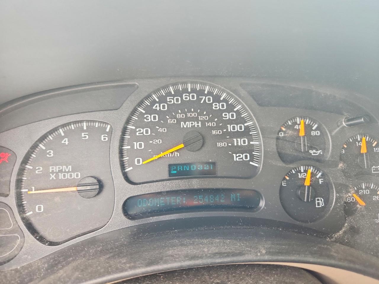 2003 Chevrolet Suburban C1500 White vin: 3GNEC16Z73G208053