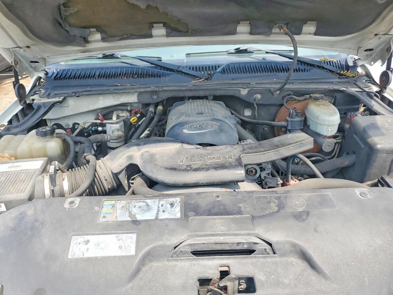 2003 Chevrolet Suburban C1500 White vin: 3GNEC16Z73G267295
