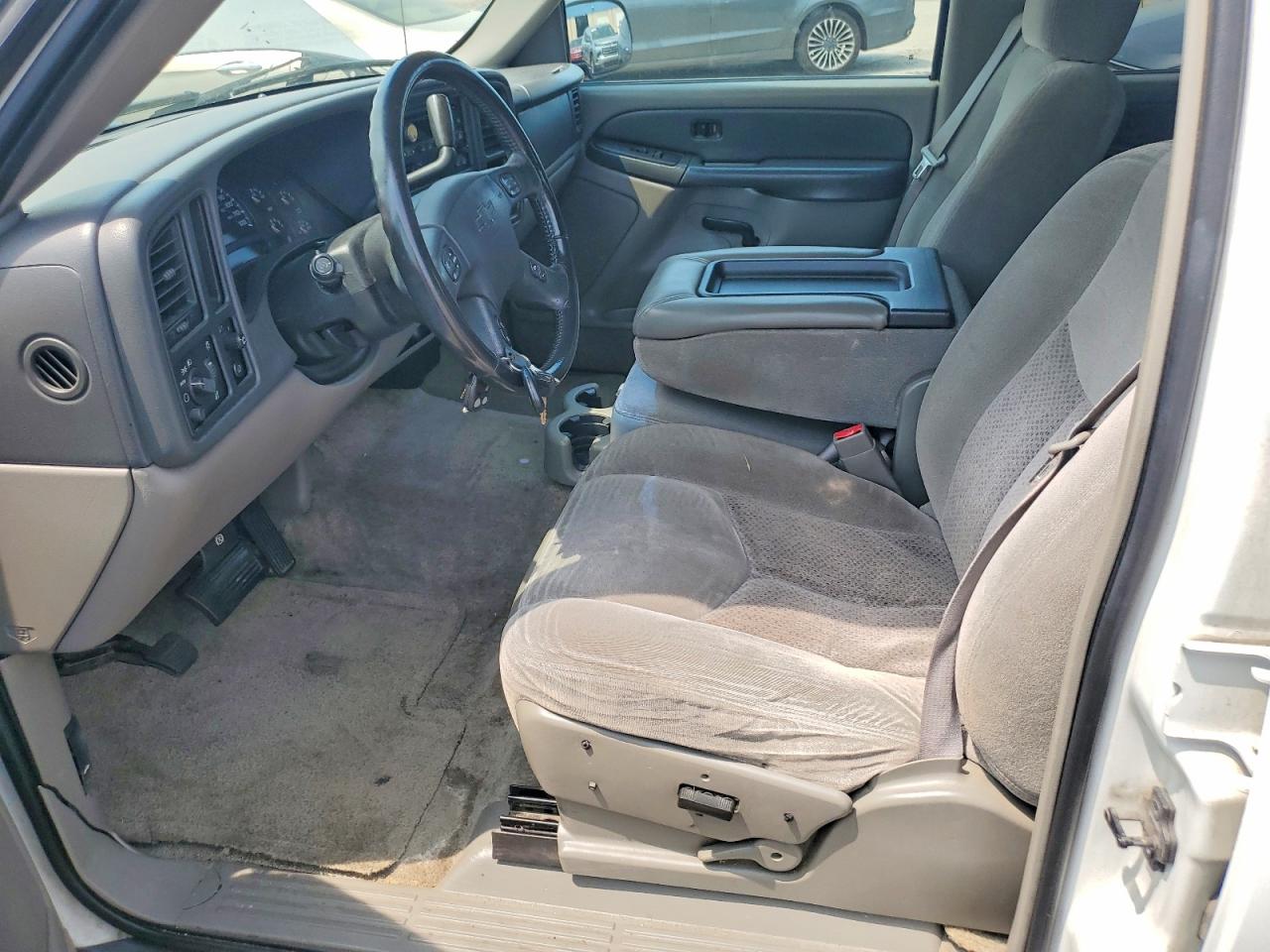 2003 Chevrolet Suburban C1500 White vin: 3GNEC16Z73G267295
