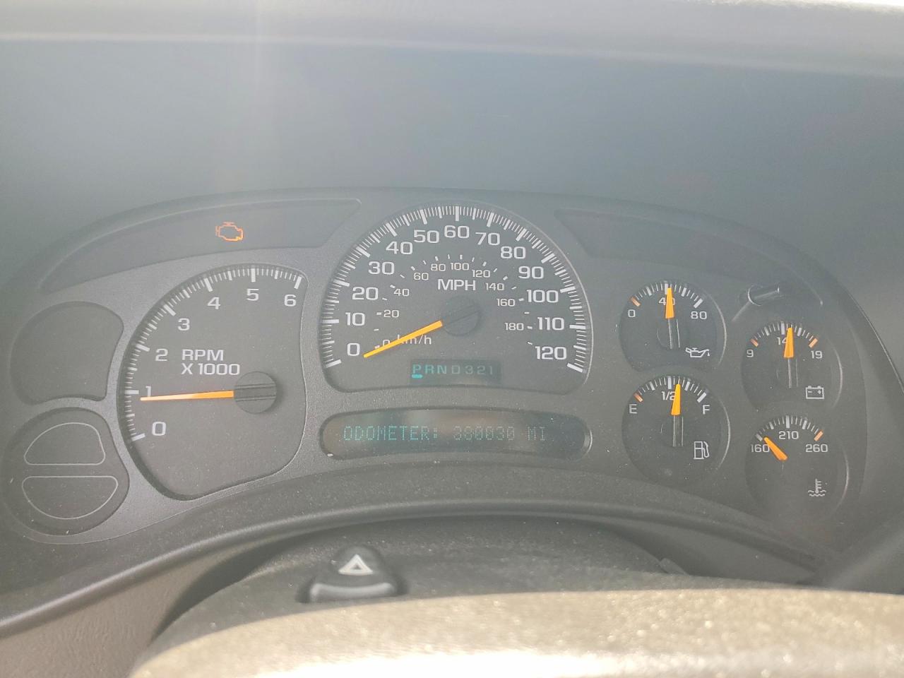 2003 Chevrolet Suburban C1500 White vin: 3GNEC16Z73G267295