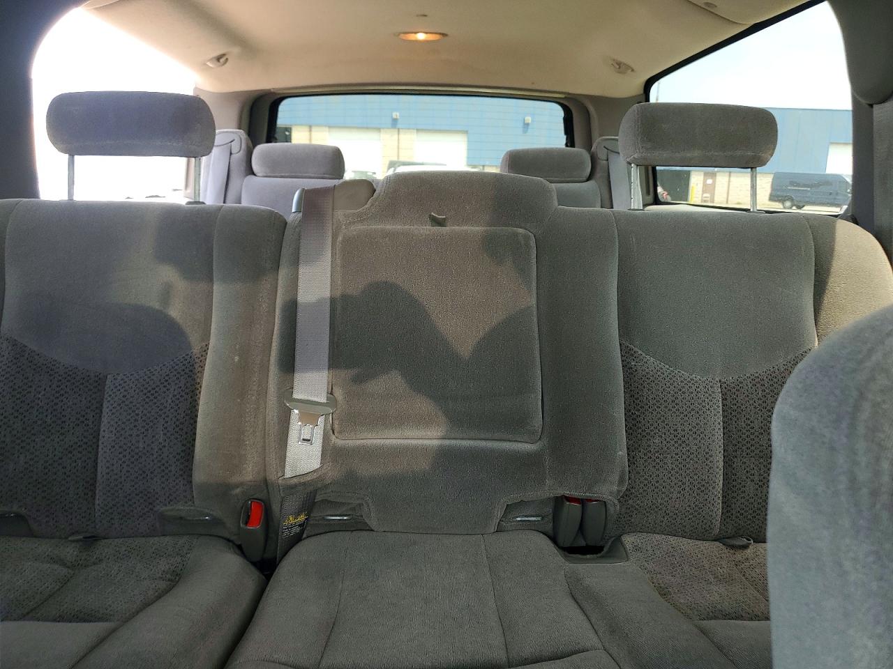 2003 Chevrolet Suburban C1500 White vin: 3GNEC16Z73G267295