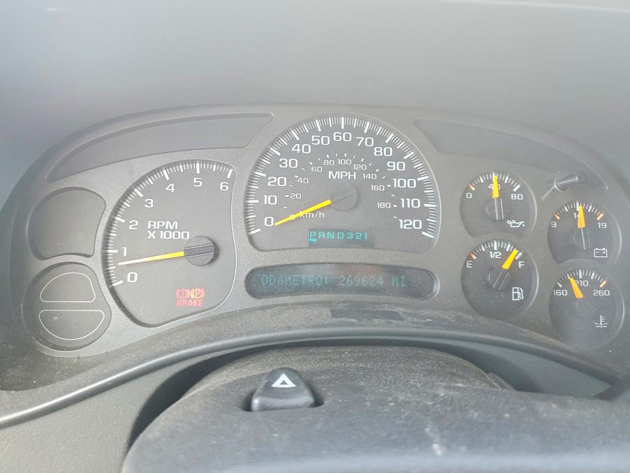 2004 Chevrolet Suburban C1500 Бежевый vin: 3GNEC16Z74G207373