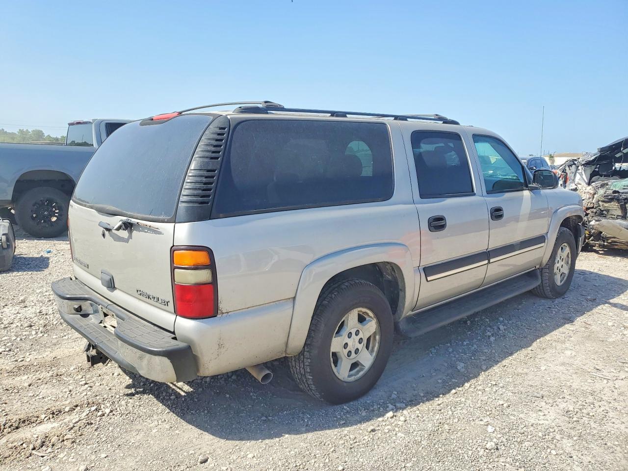2004 Chevrolet Suburban C1500 Бежевый vin: 3GNEC16Z74G207373