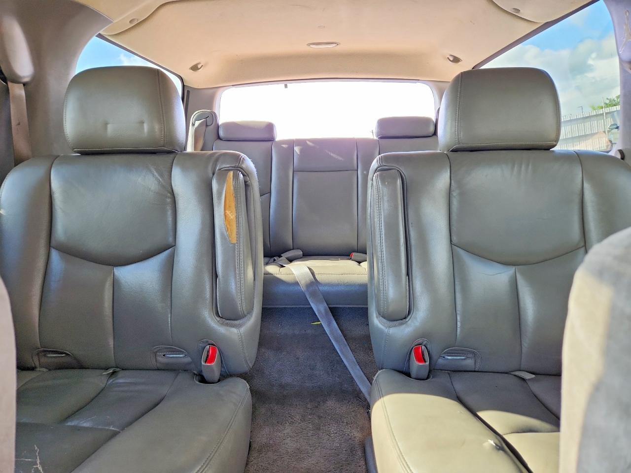 2002 Chevrolet Suburban C1500 Красный vin: 3GNEC16Z82G350202