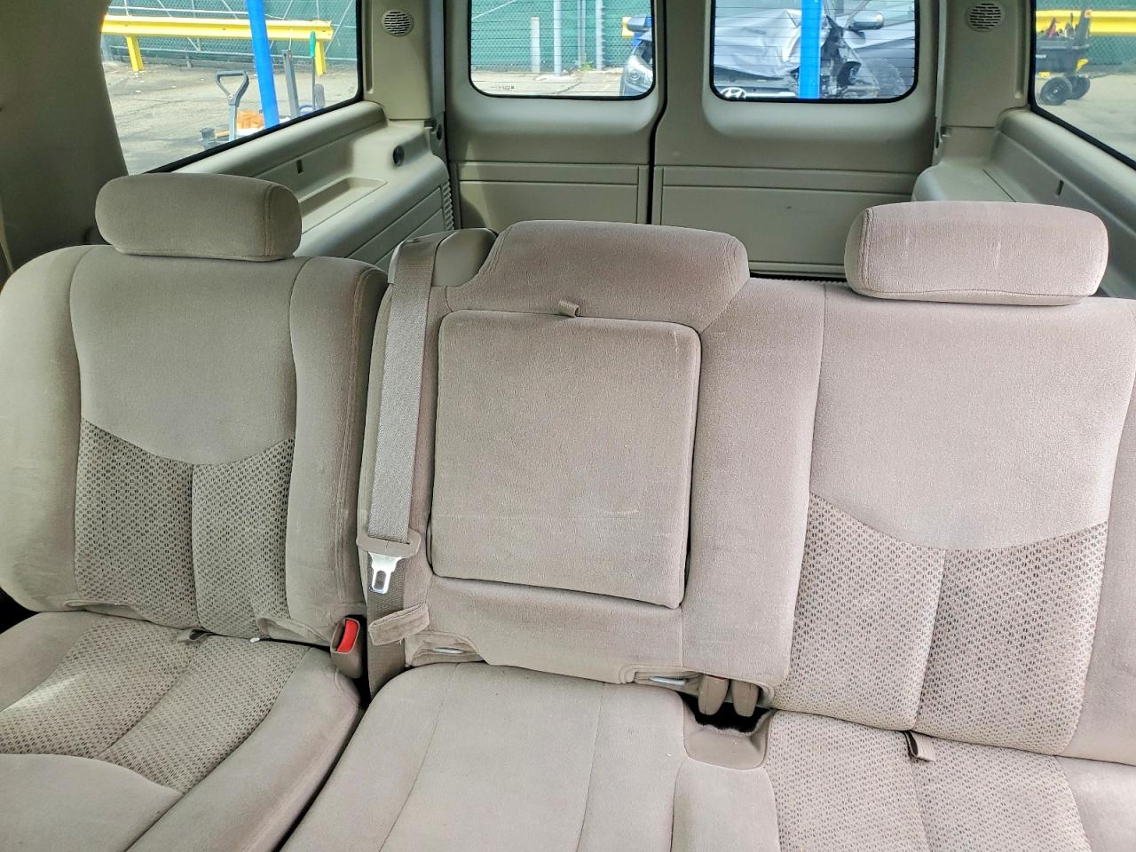 2004 Chevrolet Suburban C1500 Green vin: 3GNEC16Z84G259918
