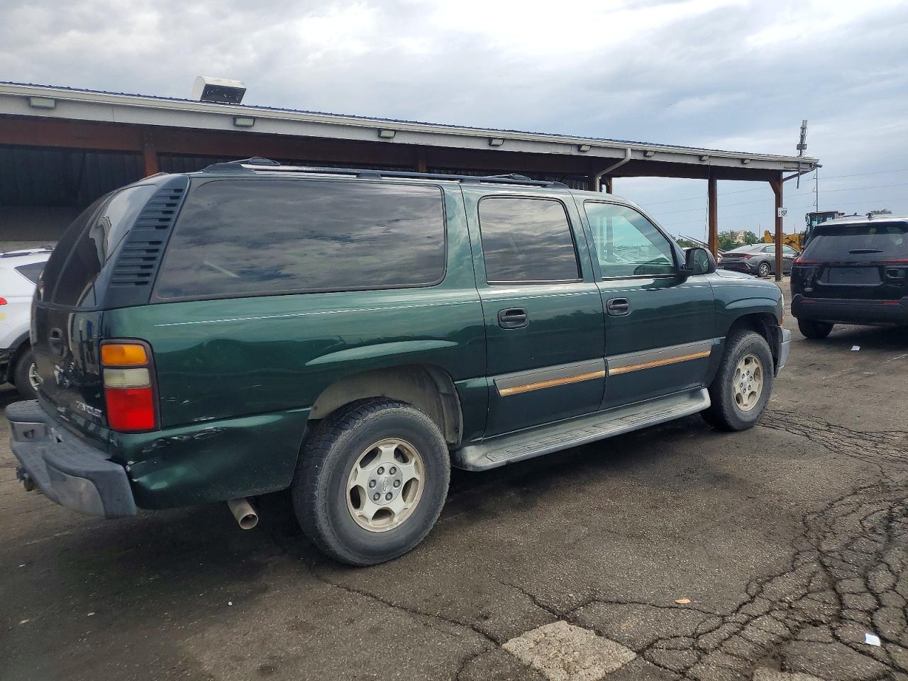2004 Chevrolet Suburban C1500 Green vin: 3GNEC16Z84G259918