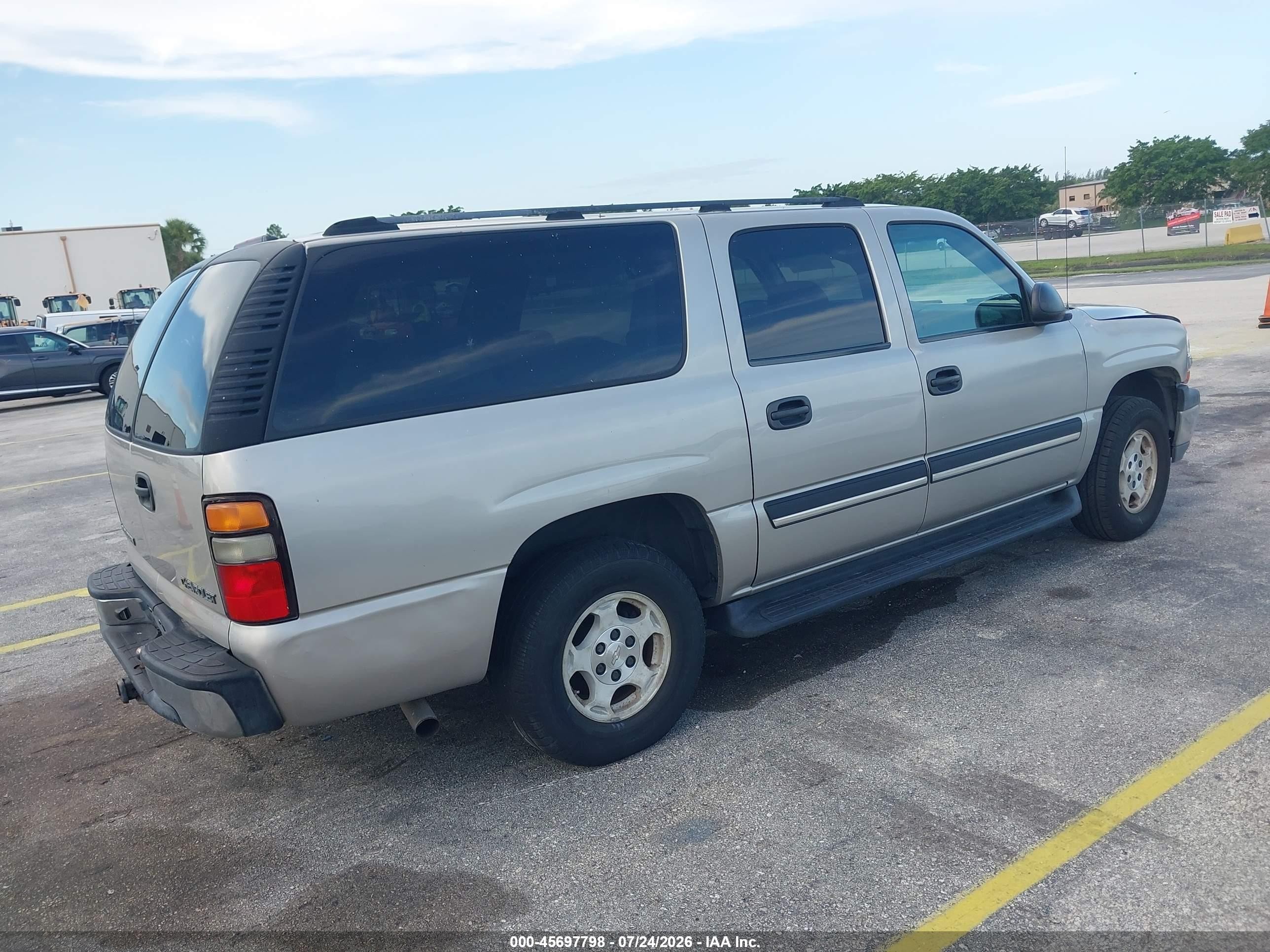 2004 Chevrolet Suburban 1500 Ls Silver vin: 3GNEC16Z84G273527