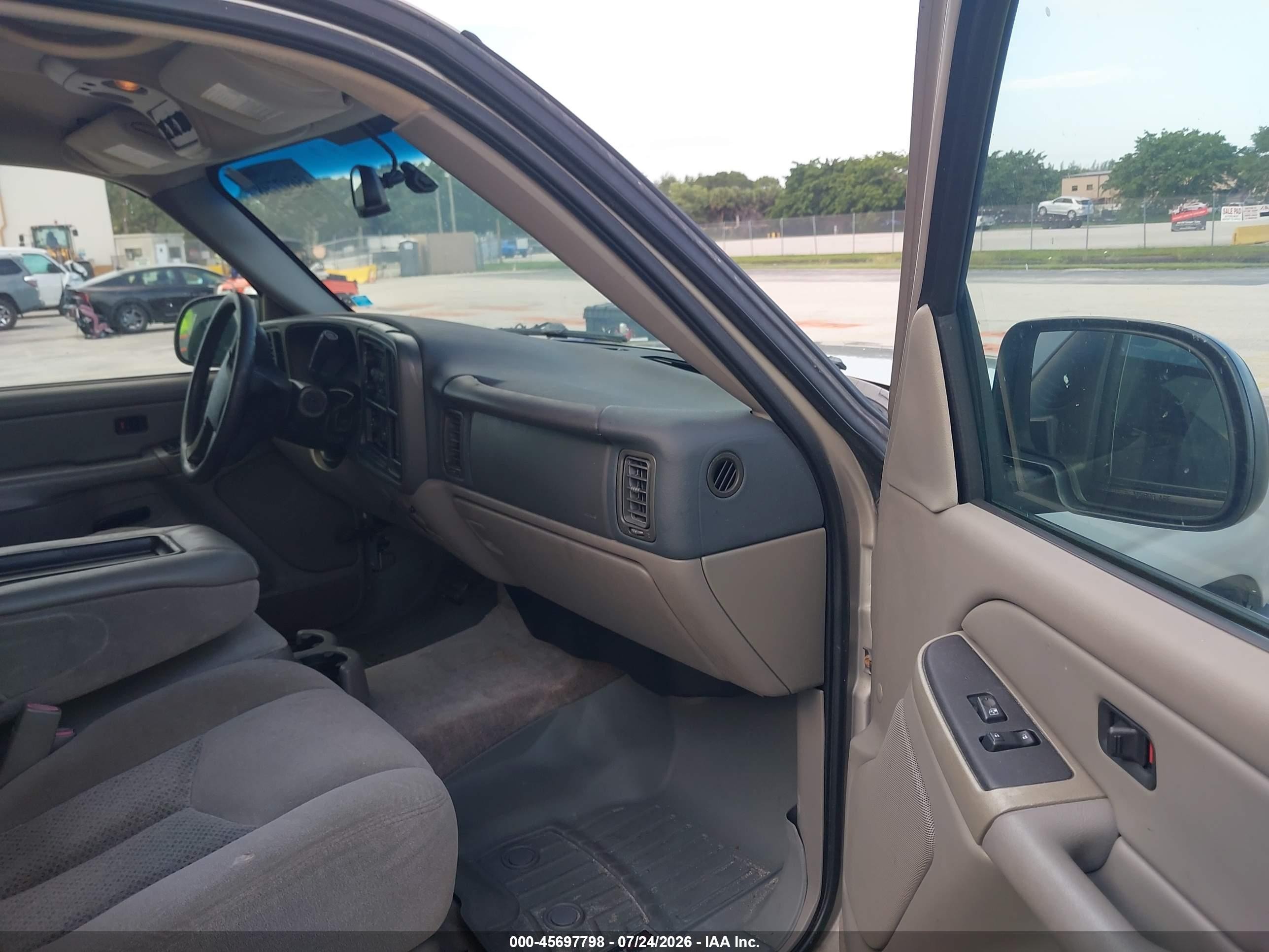 2004 Chevrolet Suburban 1500 Ls Silver vin: 3GNEC16Z84G273527