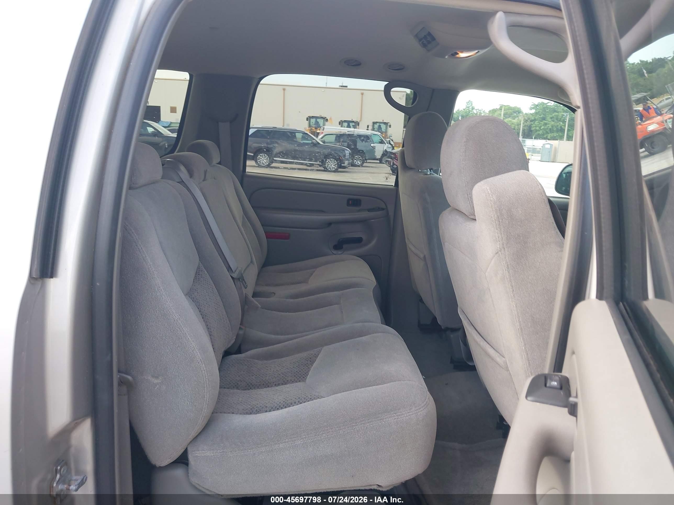 2004 Chevrolet Suburban 1500 Ls Silver vin: 3GNEC16Z84G273527
