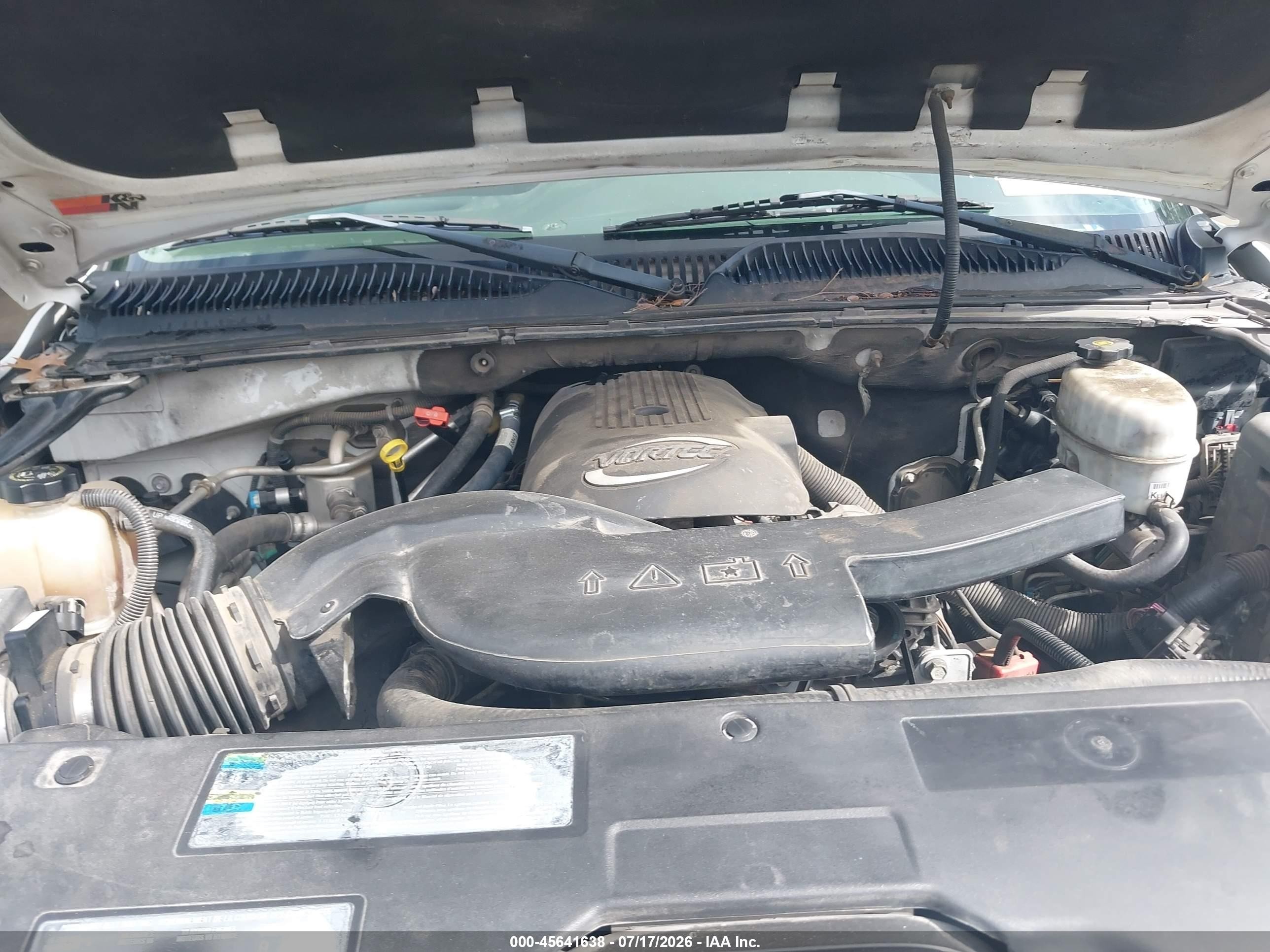2005 Chevrolet Suburban 1500 Lt Белый vin: 3GNEC16Z85G217881