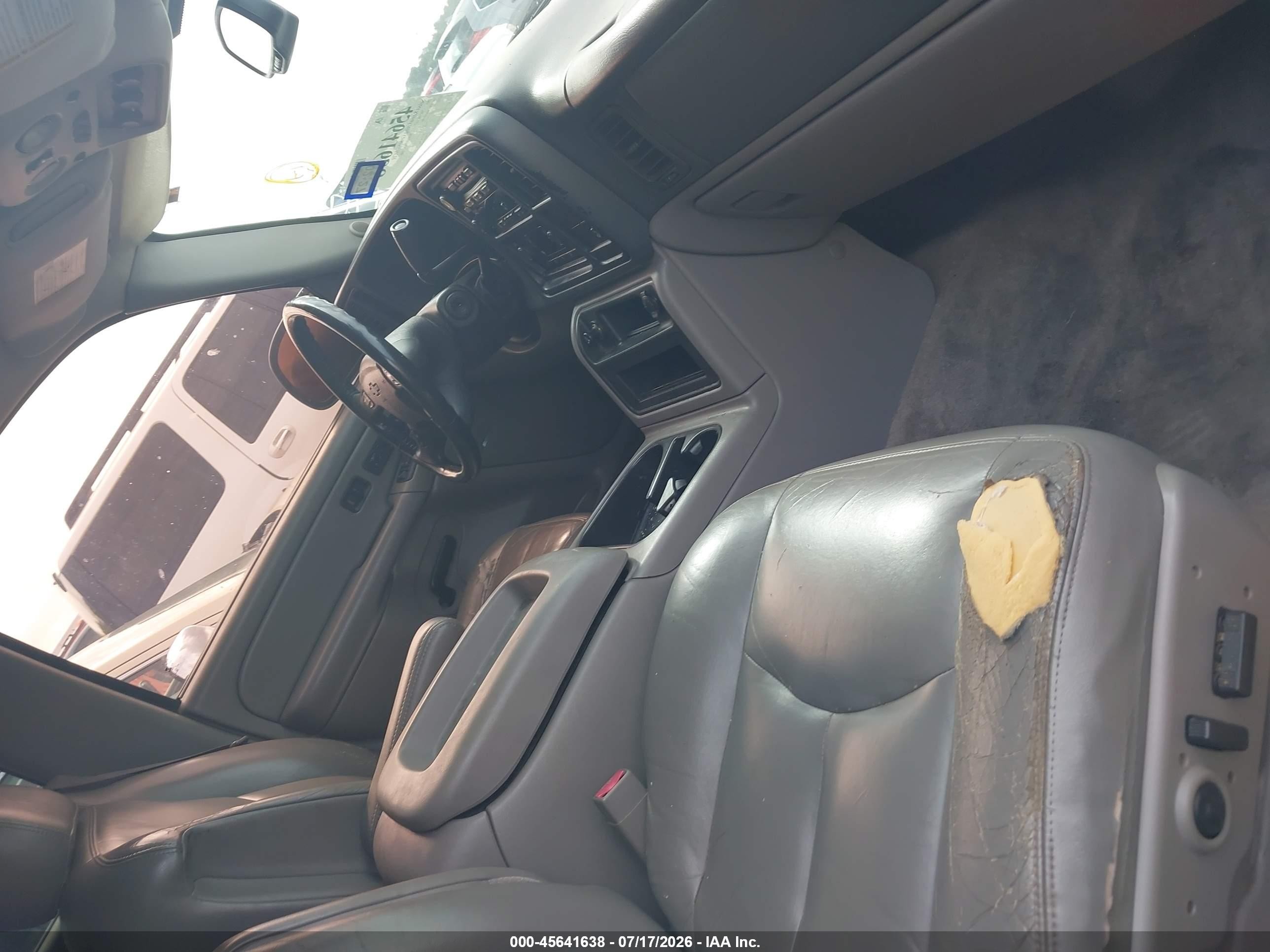 2005 Chevrolet Suburban 1500 Lt Белый vin: 3GNEC16Z85G217881
