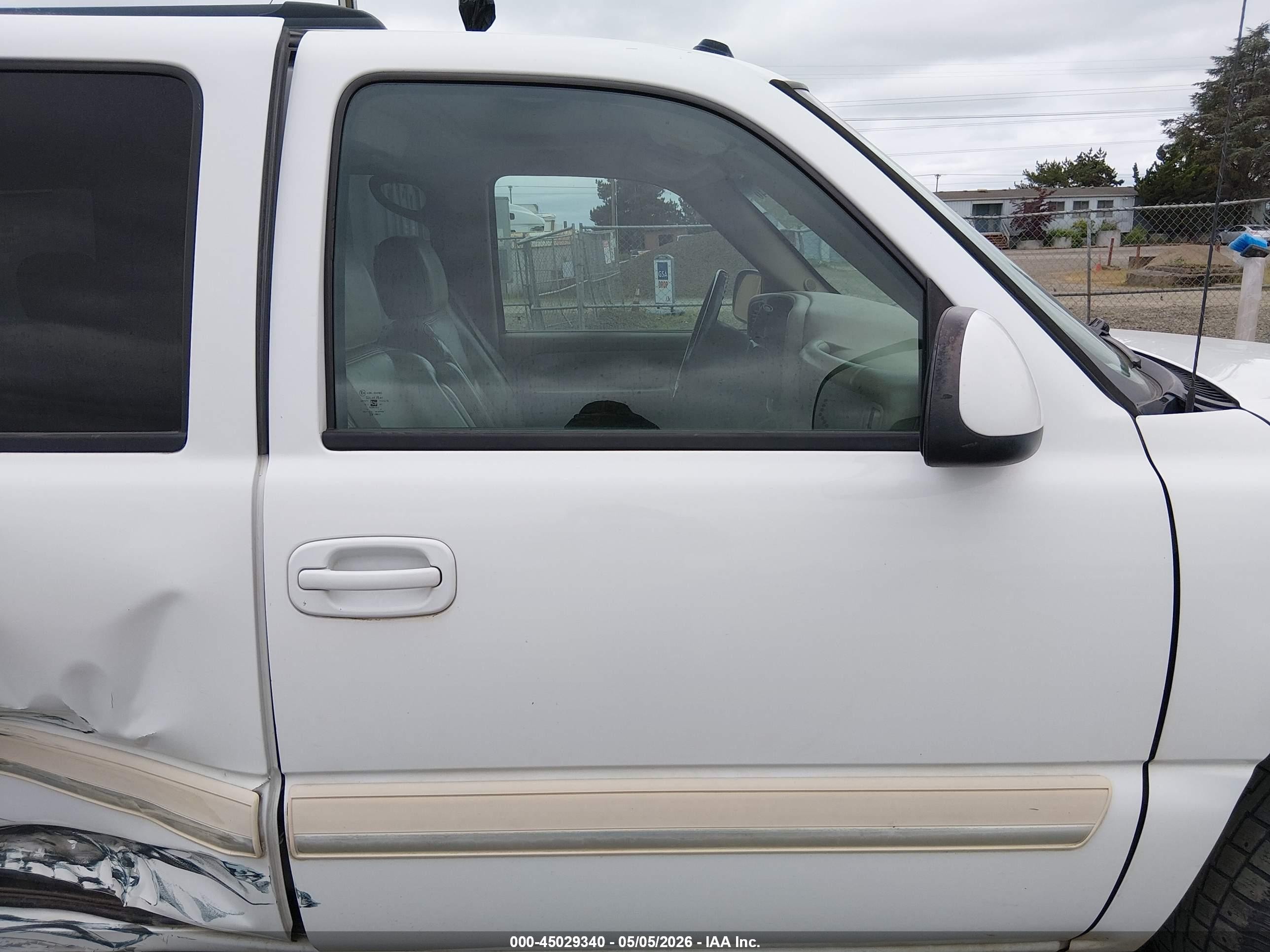 2005 Chevrolet Suburban 1500 Lt Белый vin: 3GNEC16Z85G279975