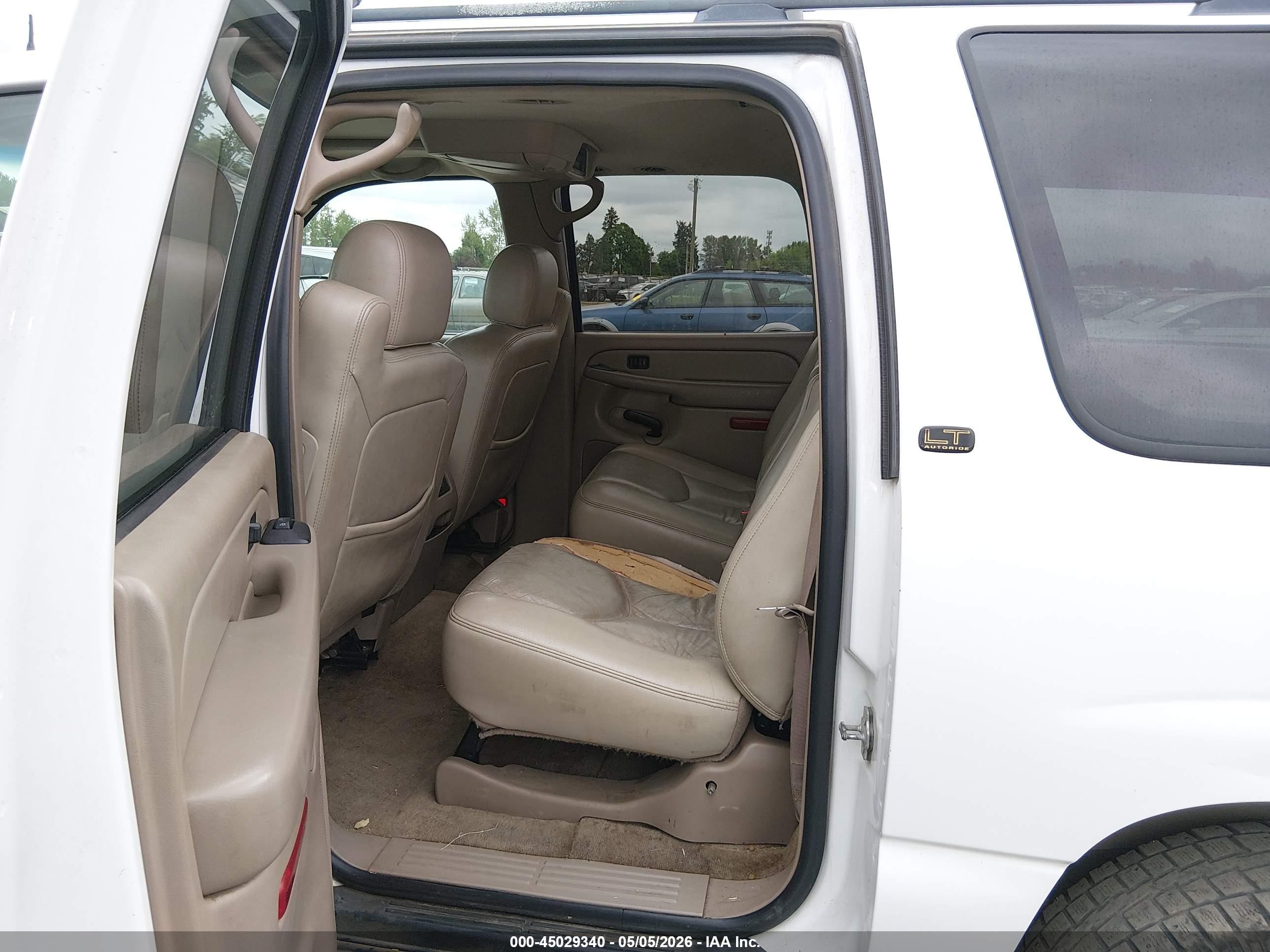 2005 Chevrolet Suburban 1500 Lt Белый vin: 3GNEC16Z85G279975
