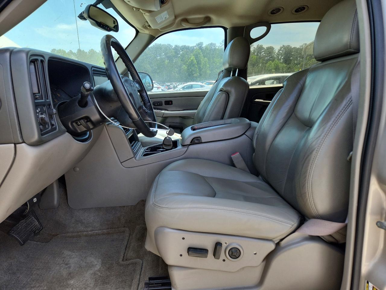 2005 Chevrolet Suburban C1500 Gray vin: 3GNEC16Z95G177293