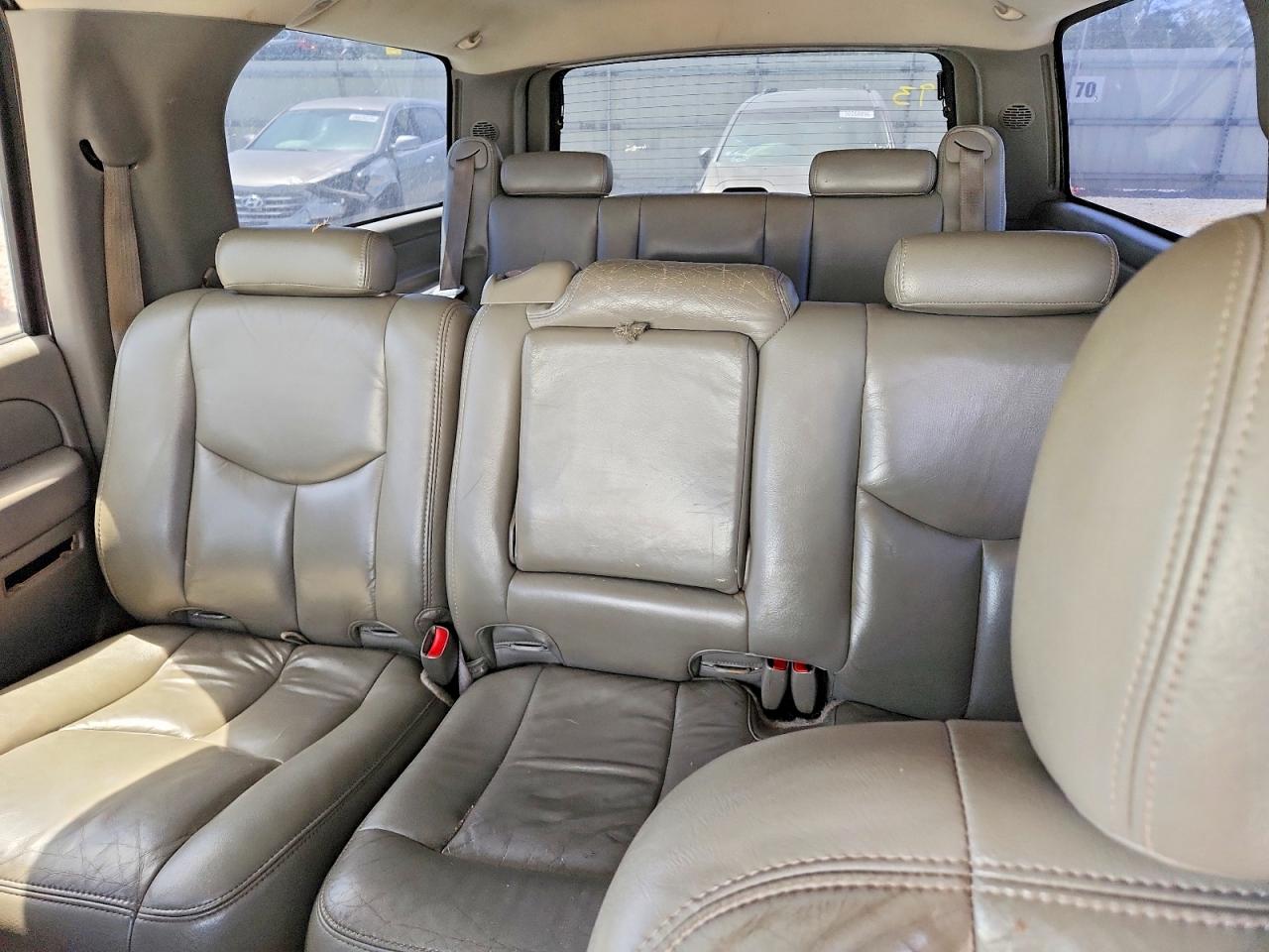 2005 Chevrolet Suburban C1500 Gray vin: 3GNEC16Z95G177293