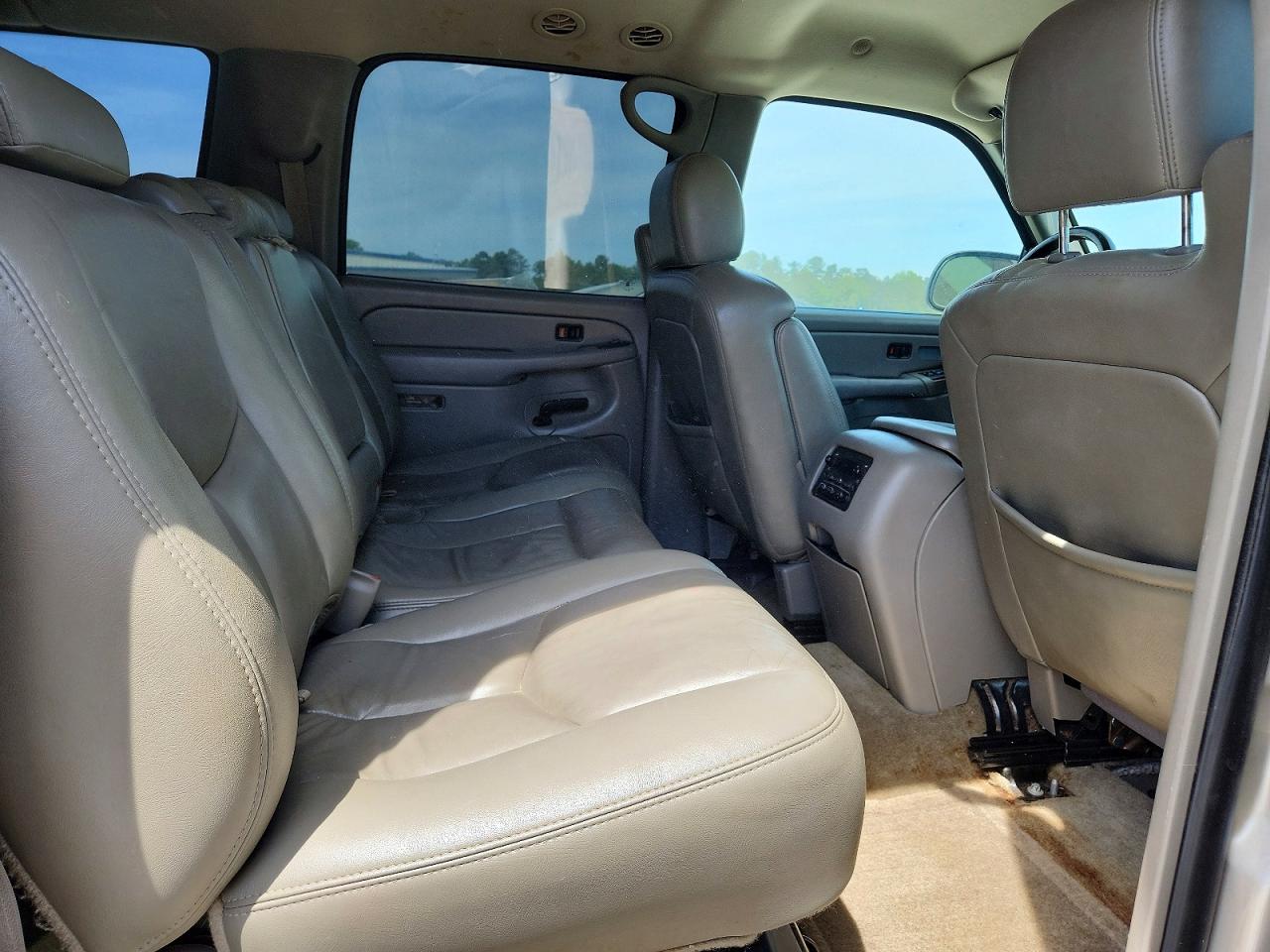 2005 Chevrolet Suburban C1500 Gray vin: 3GNEC16Z95G177293