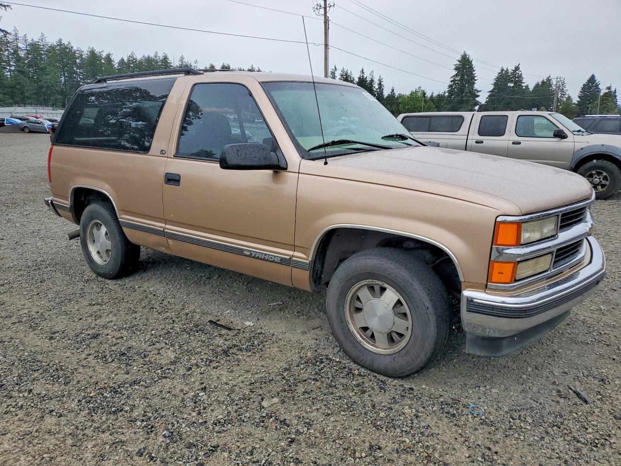 1999 Chevrolet Tahoe C1500 Gold vin: 3GNEC18RXXG183765