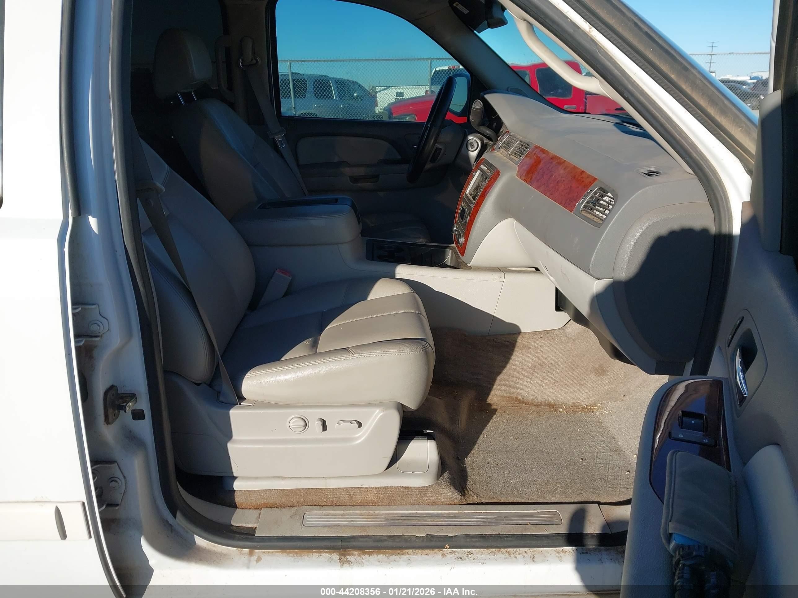 2009 Chevrolet Avalanche 1500 Lt2 White vin: 3GNEC22019G205073
