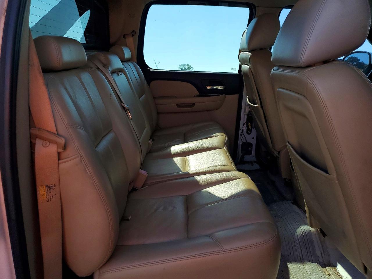 2007 Chevrolet Avalanche K1500 White vin: 3GNEK12317G100277