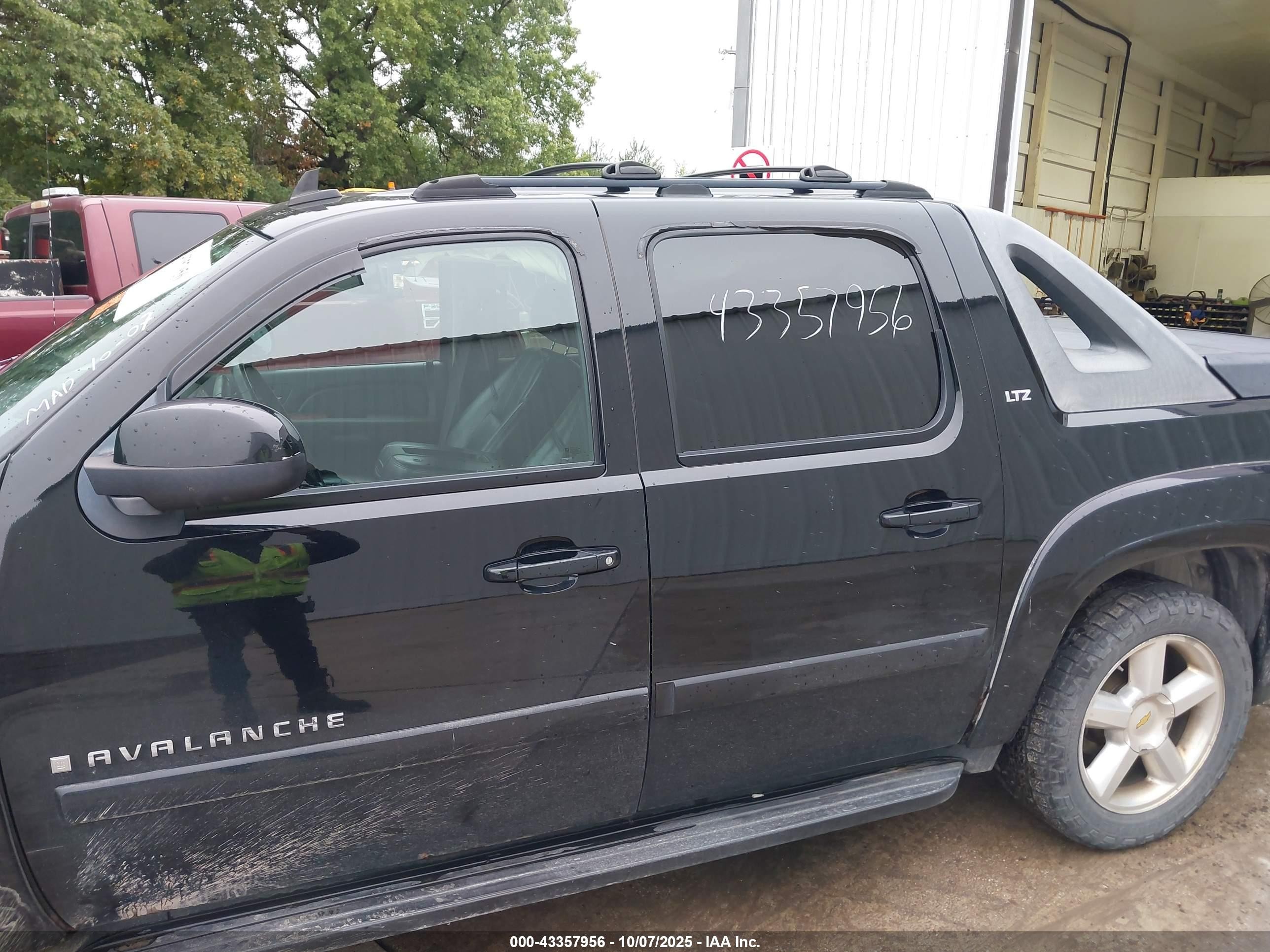 2007 Chevrolet Avalanche 1500 Ltz Black vin: 3GNEK123X7G105851