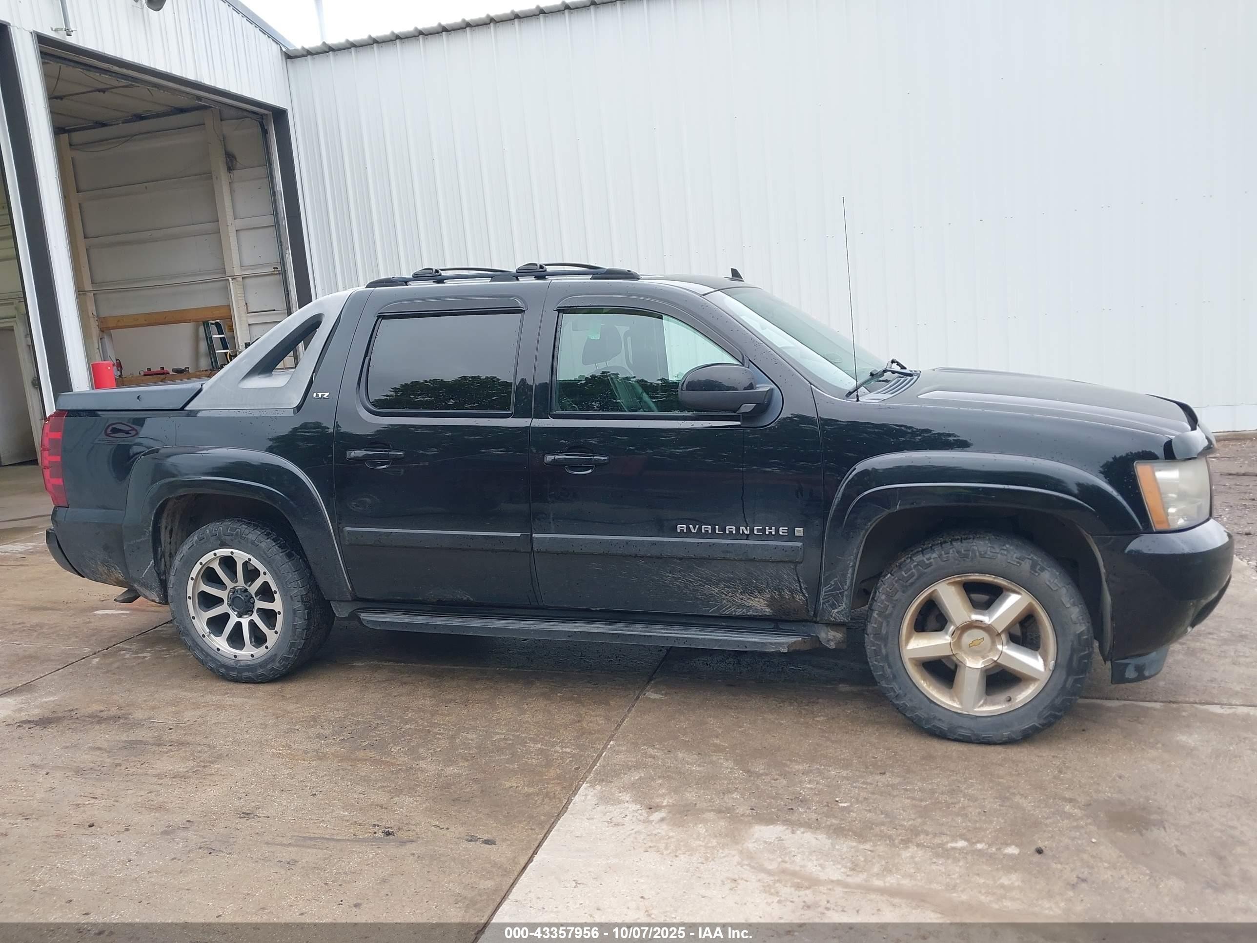 2007 Chevrolet Avalanche 1500 Ltz Black vin: 3GNEK123X7G105851