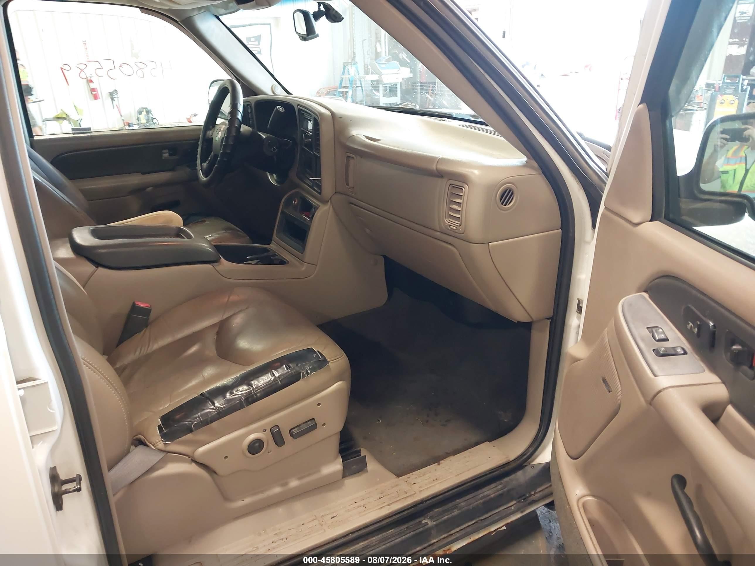 2004 Chevrolet Avalanche 1500   White vin: 3GNEK12T14G158918