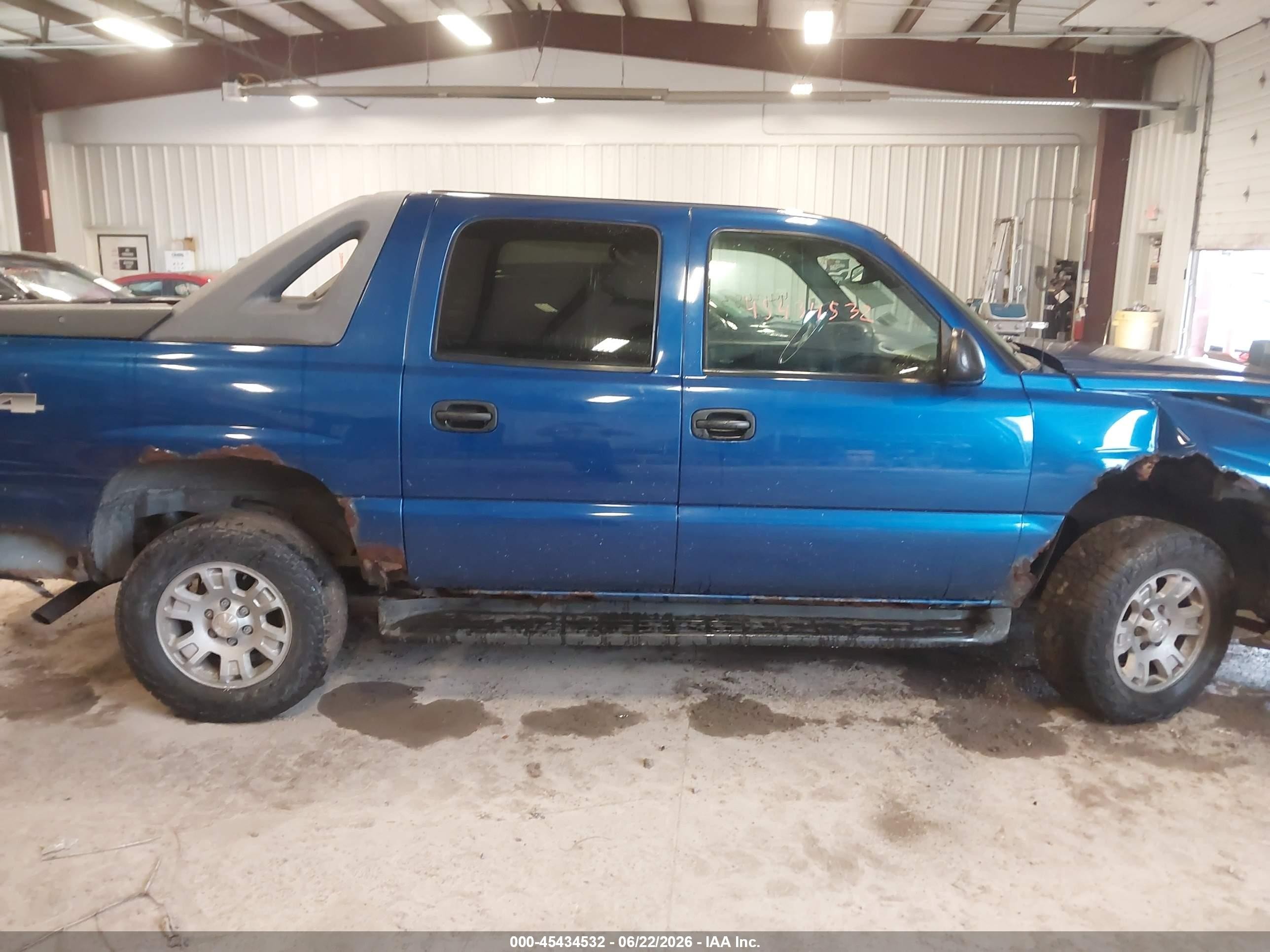 2004 Chevrolet Avalanche 1500   Blue vin: 3GNEK12T14G183723