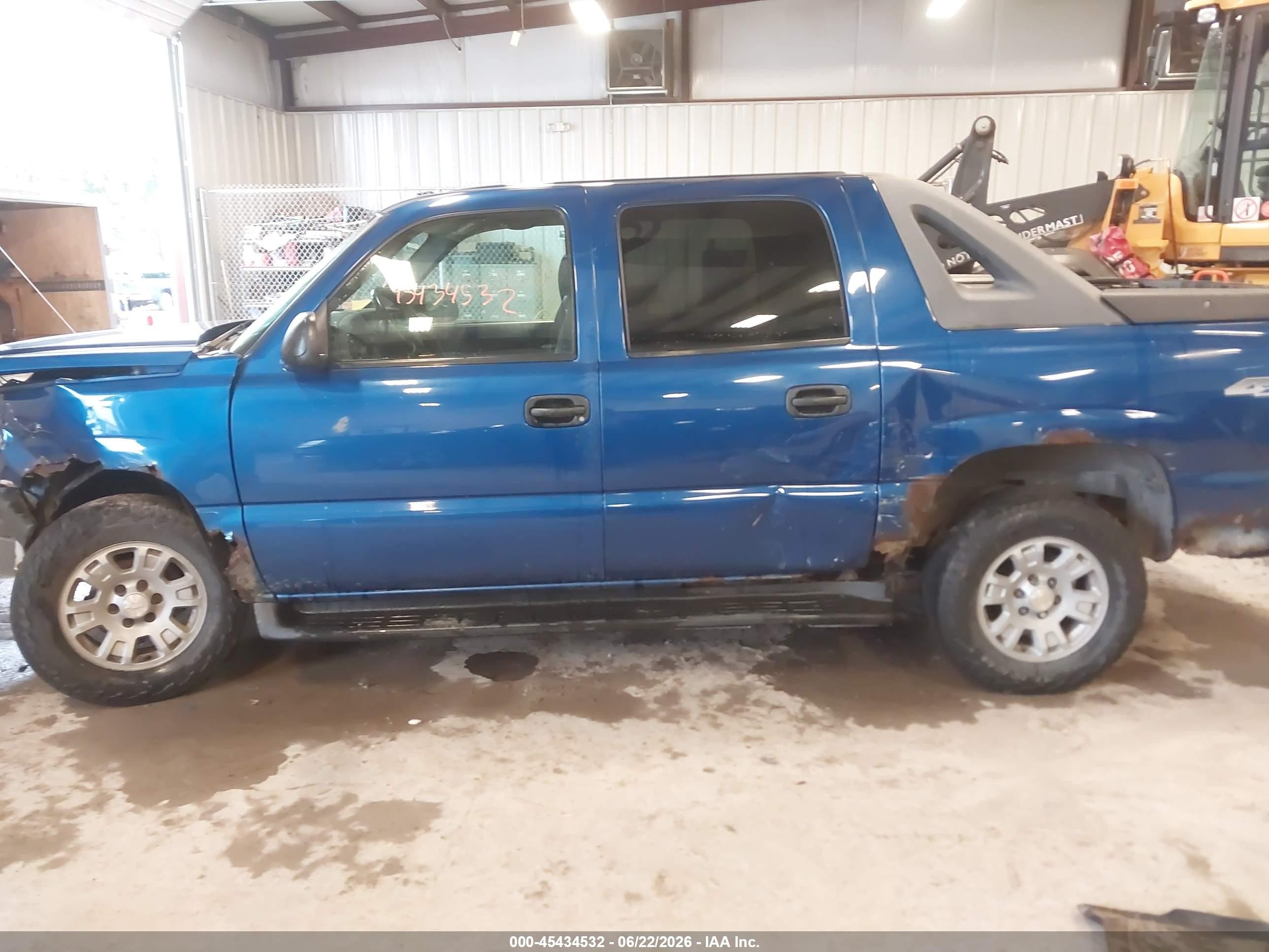 2004 Chevrolet Avalanche 1500   Blue vin: 3GNEK12T14G183723