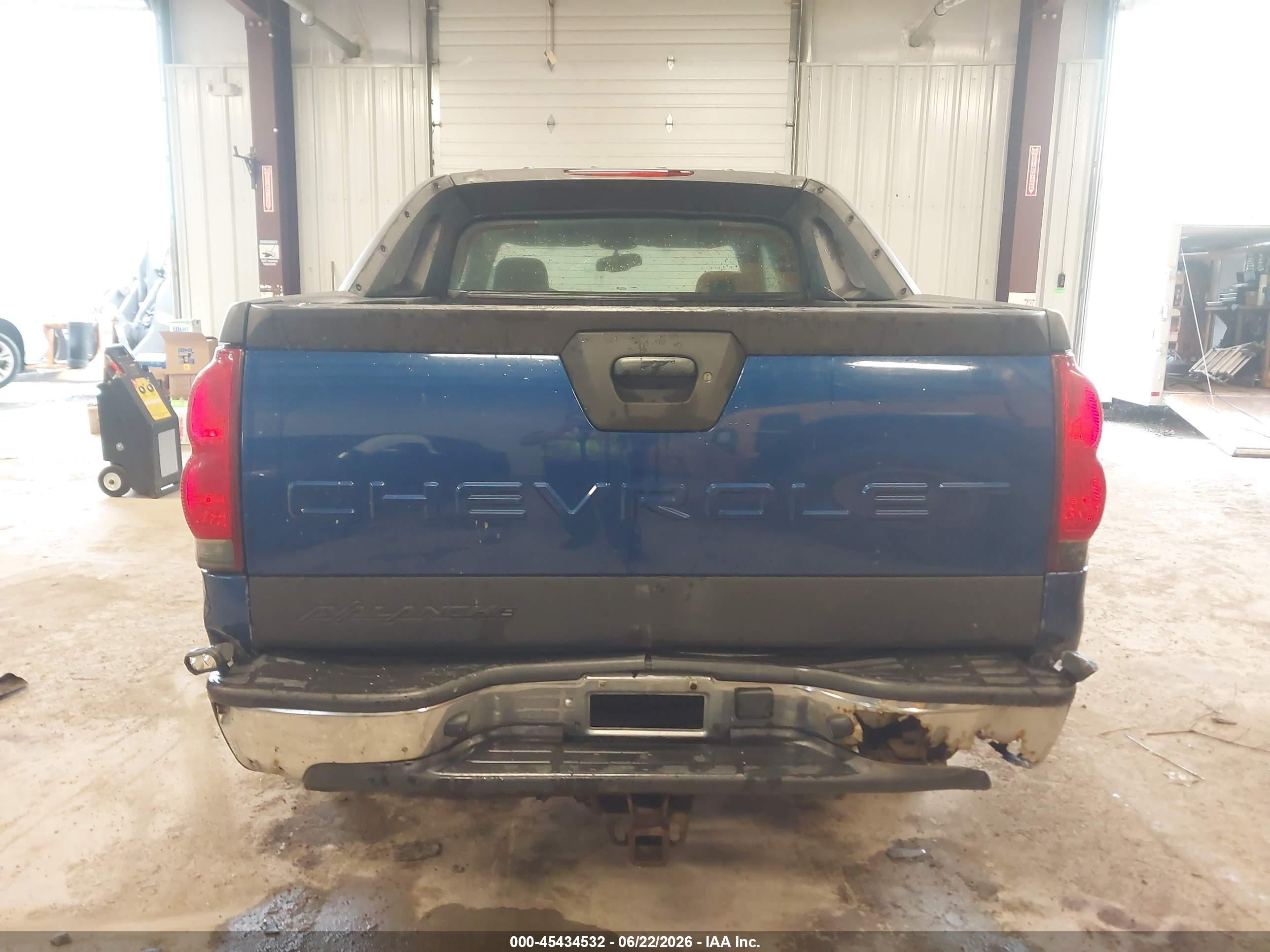 2004 Chevrolet Avalanche 1500   Blue vin: 3GNEK12T14G183723