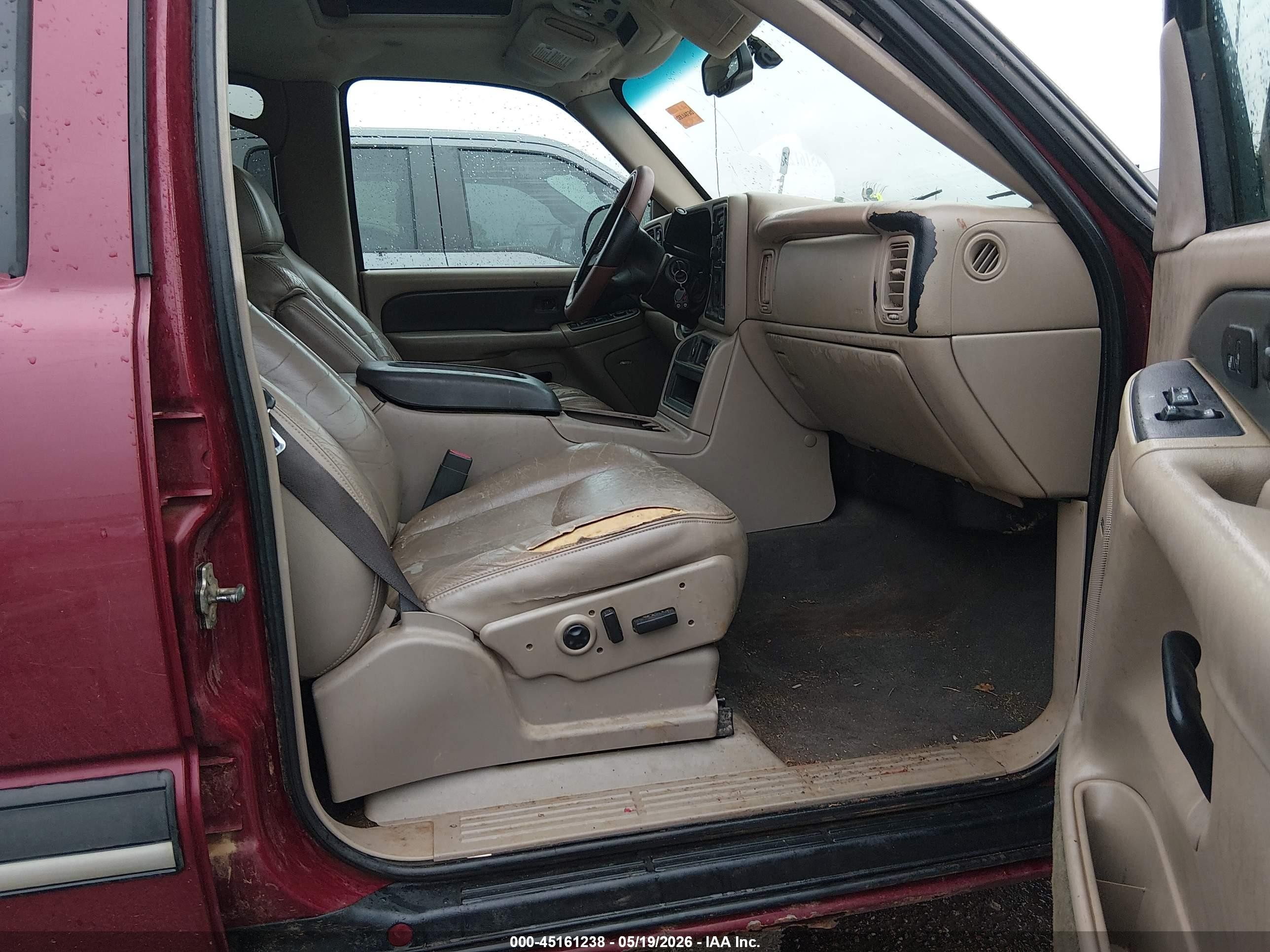2004 Chevrolet Avalanche 1500   Red vin: 3GNEK12T44G219453