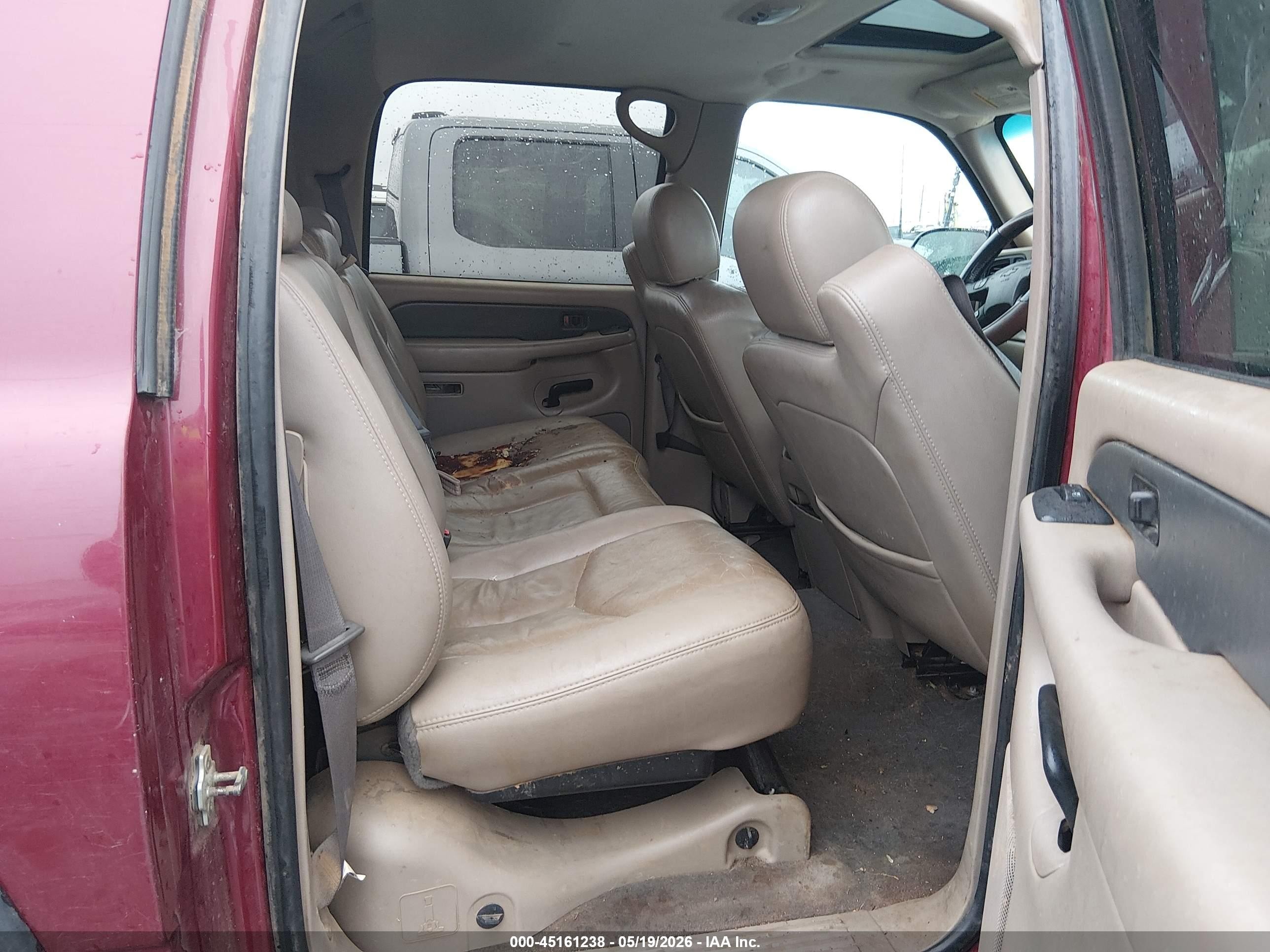 2004 Chevrolet Avalanche 1500   Red vin: 3GNEK12T44G219453