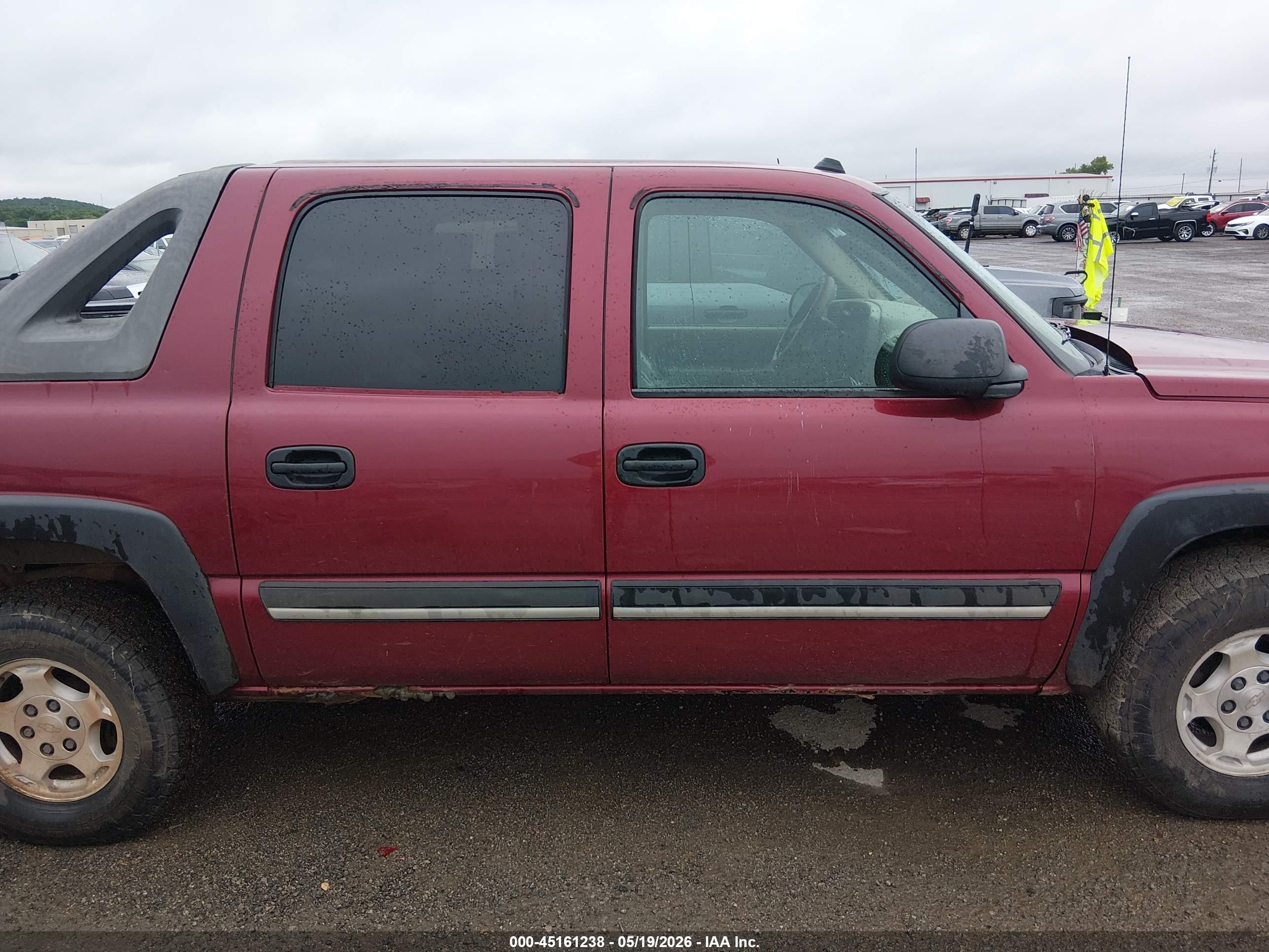 2004 Chevrolet Avalanche 1500   Red vin: 3GNEK12T44G219453